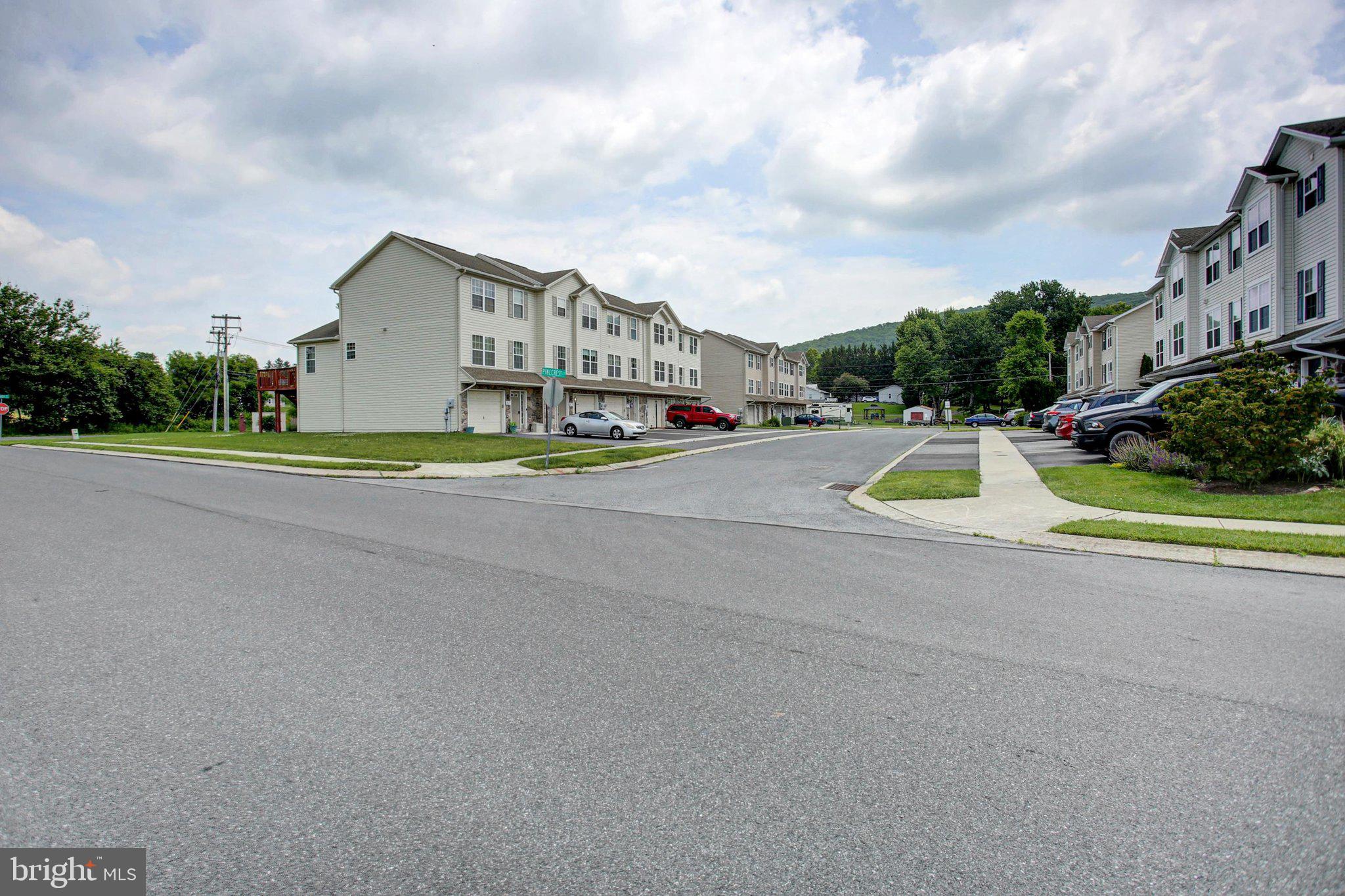 MOUNTAIN SHADOWS CT - Residential