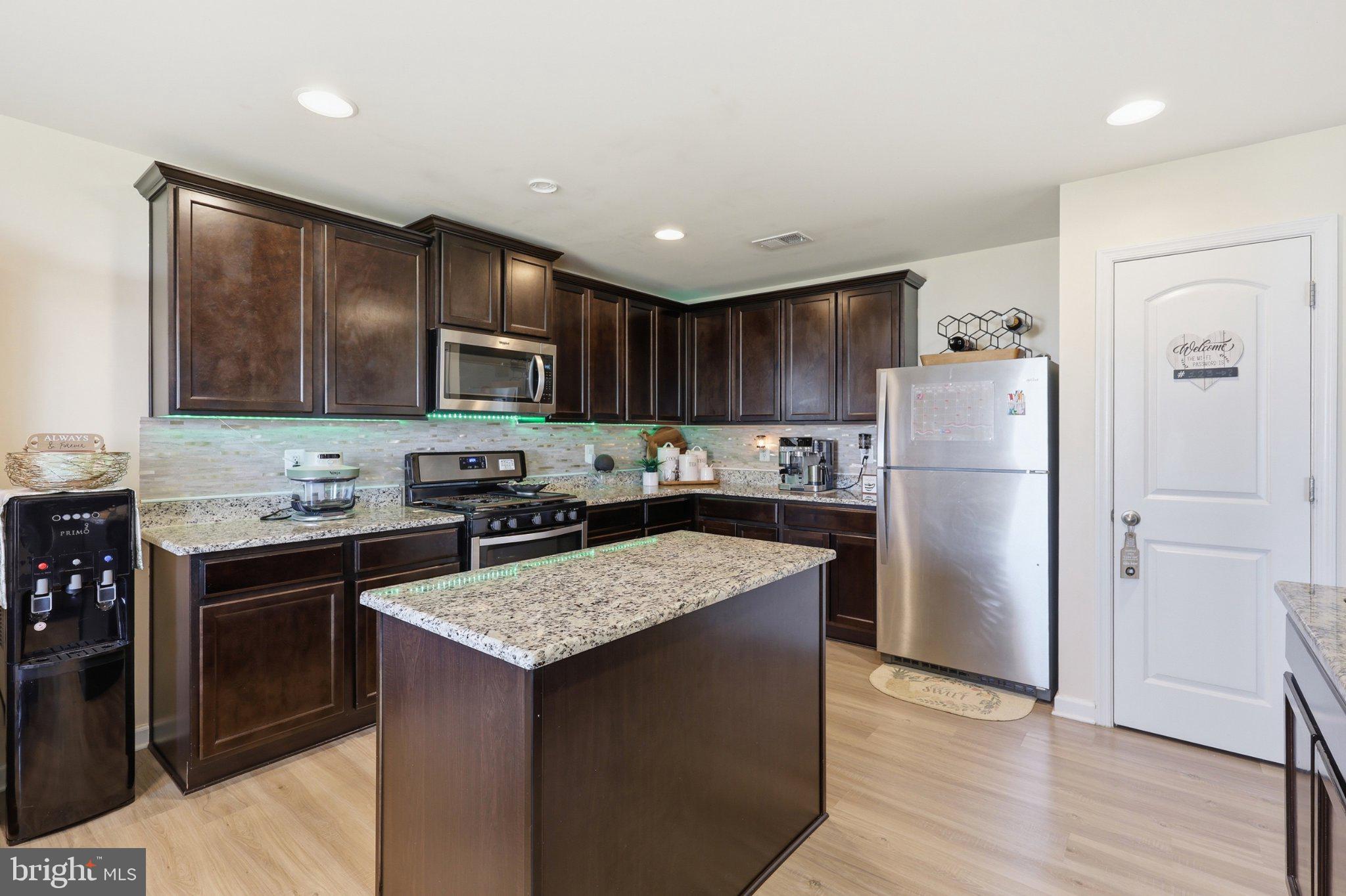 MCGINNIS POINT - Residential