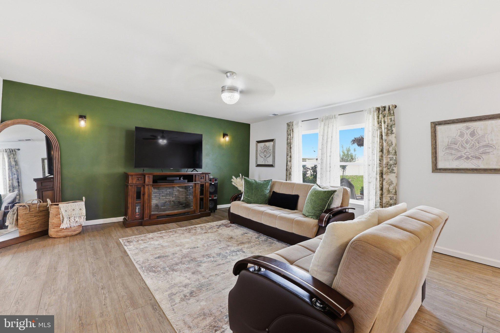 MCGINNIS POINT - Residential