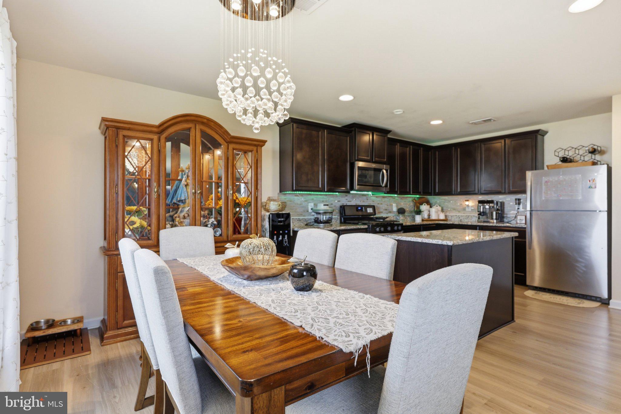 MCGINNIS POINT - Residential
