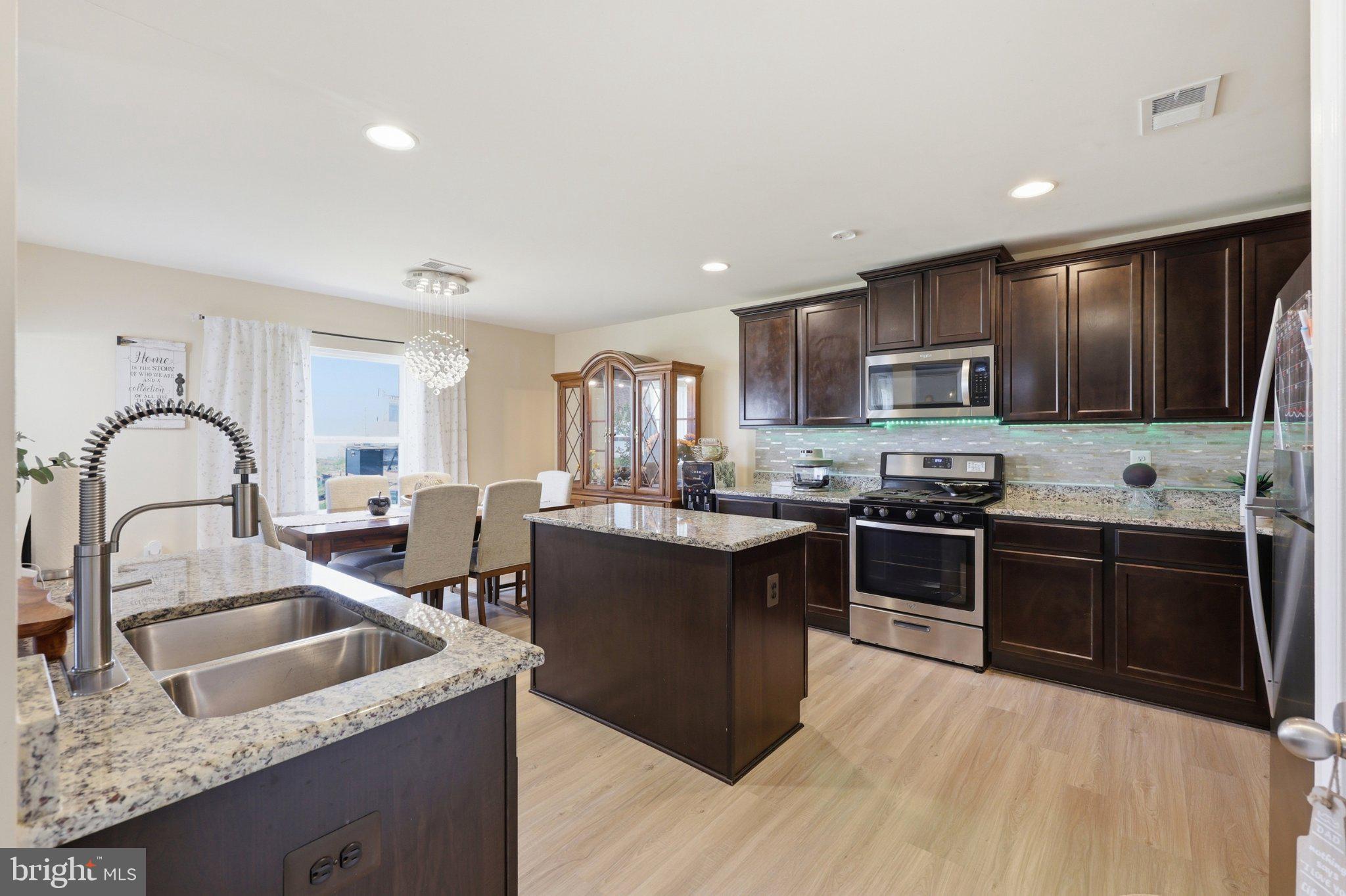 MCGINNIS POINT - Residential