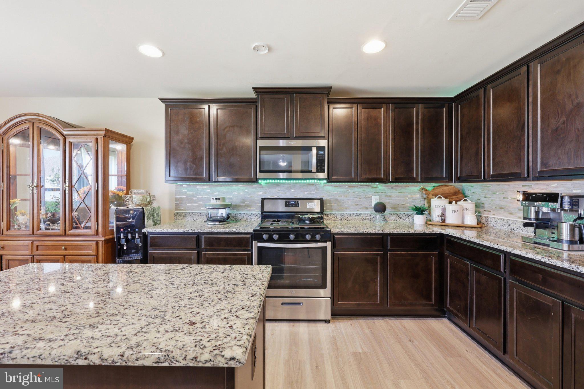 MCGINNIS POINT - Residential