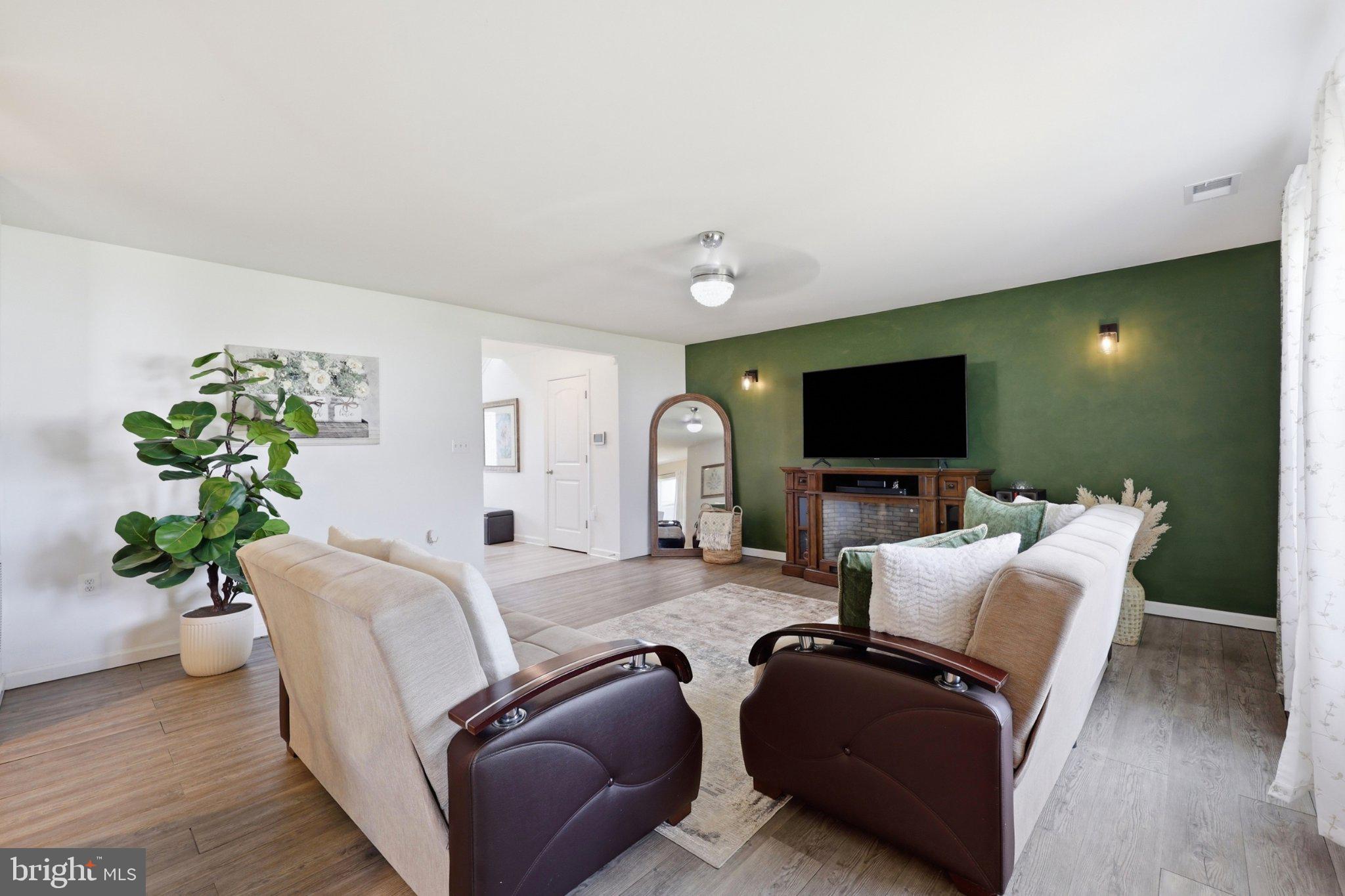 MCGINNIS POINT - Residential