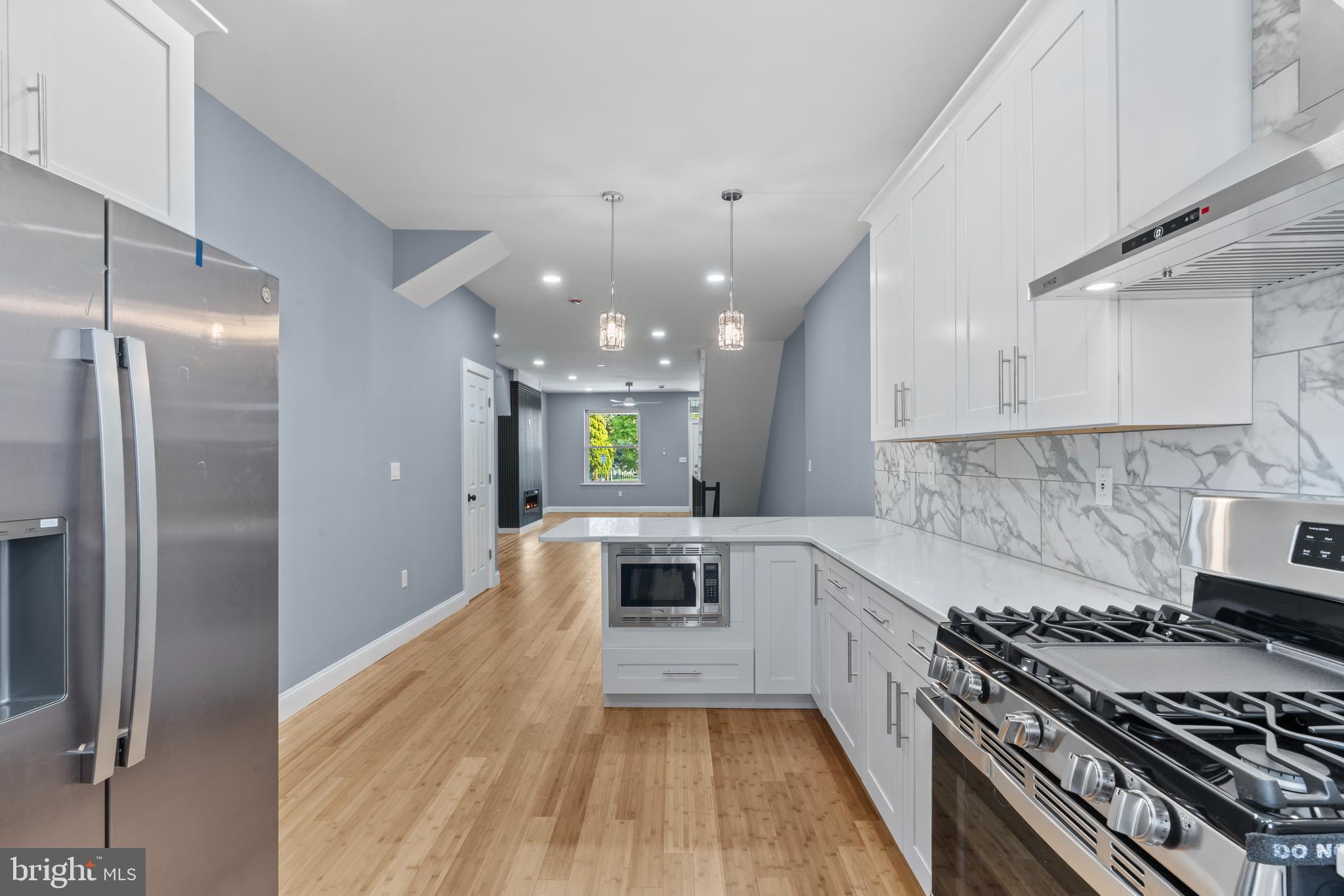 ELMWOOD PARK - Residential