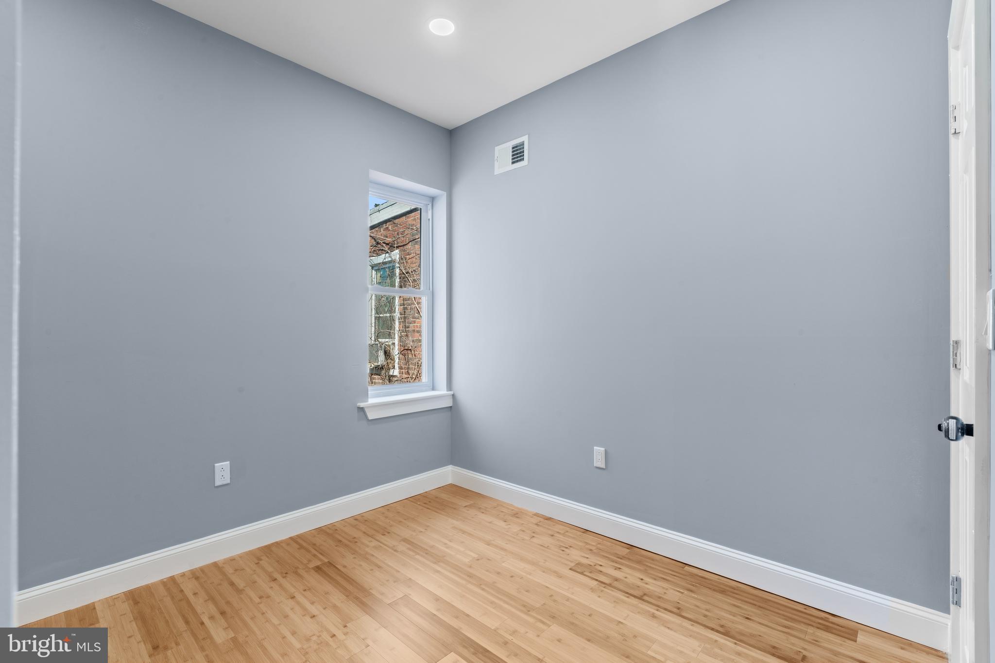 ELMWOOD PARK - Residential