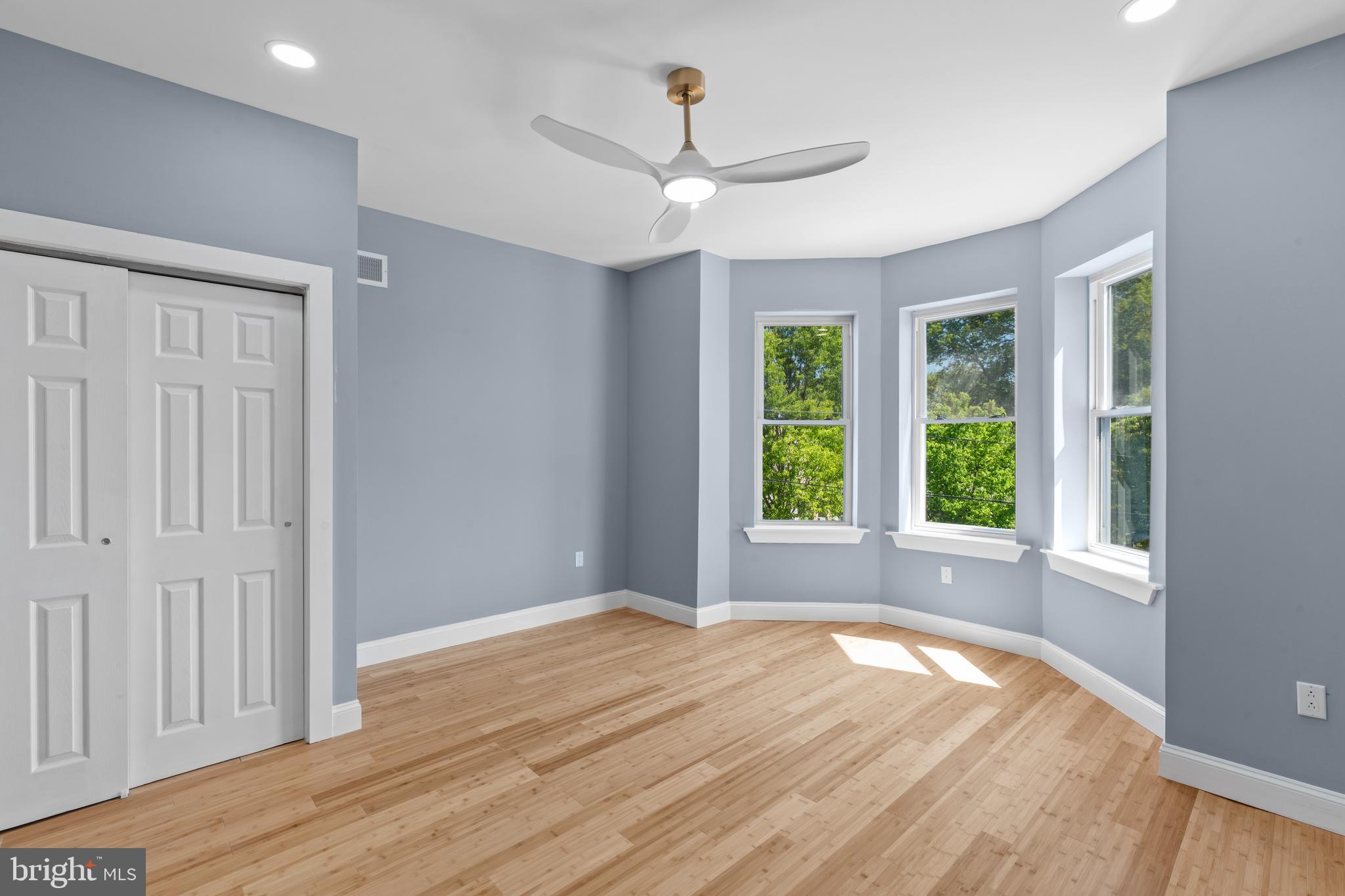 ELMWOOD PARK - Residential