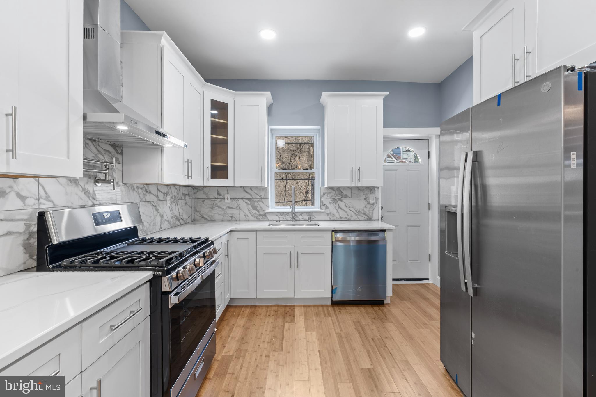 ELMWOOD PARK - Residential