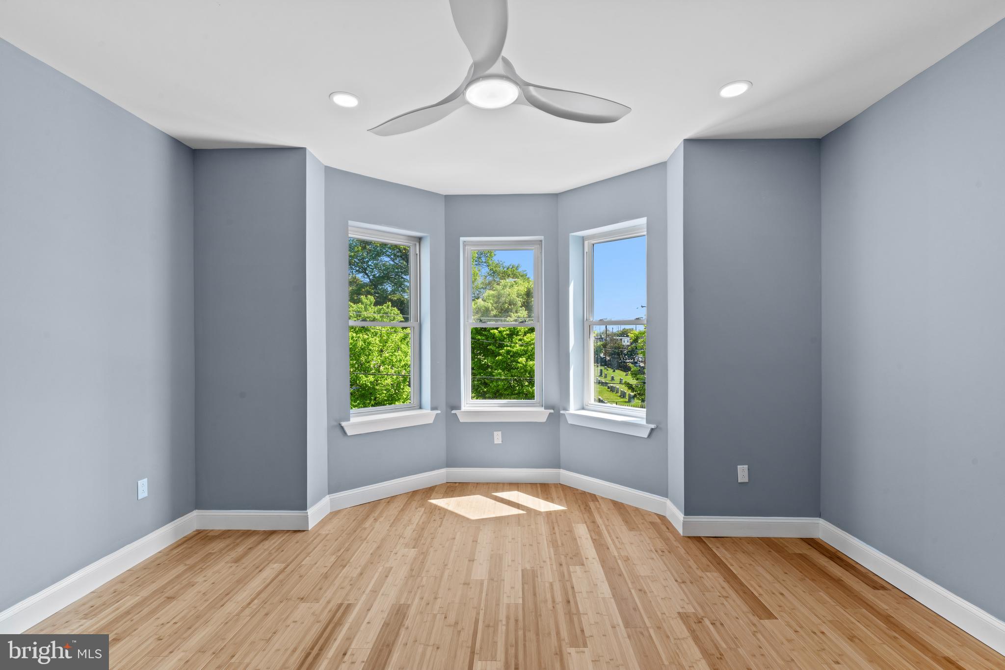 ELMWOOD PARK - Residential