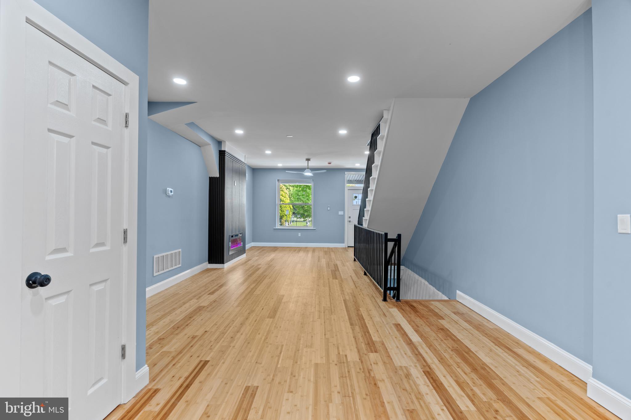 ELMWOOD PARK - Residential