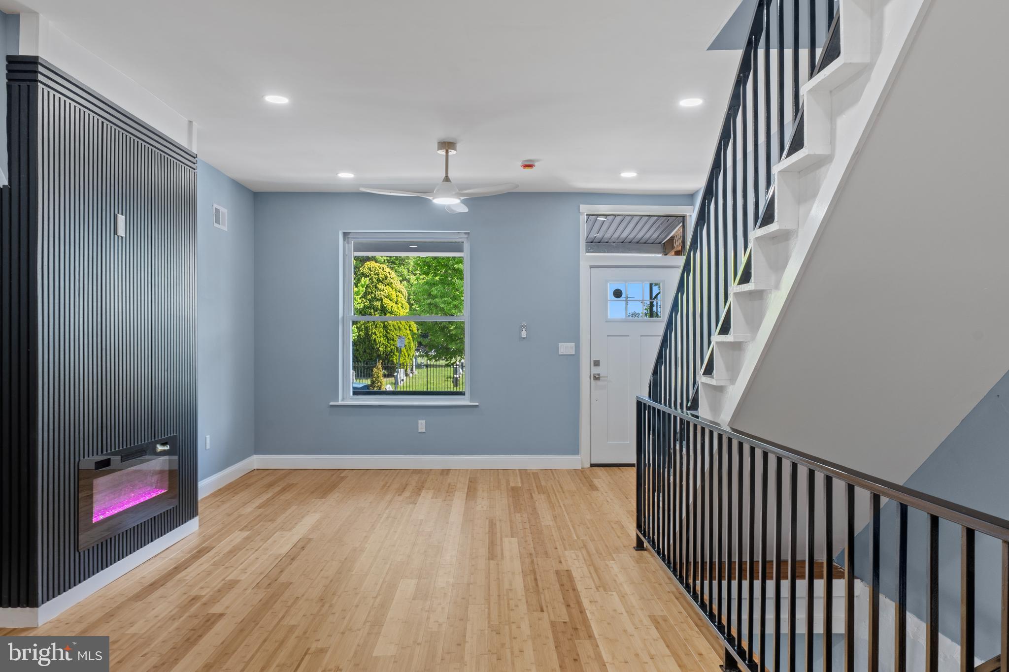ELMWOOD PARK - Residential
