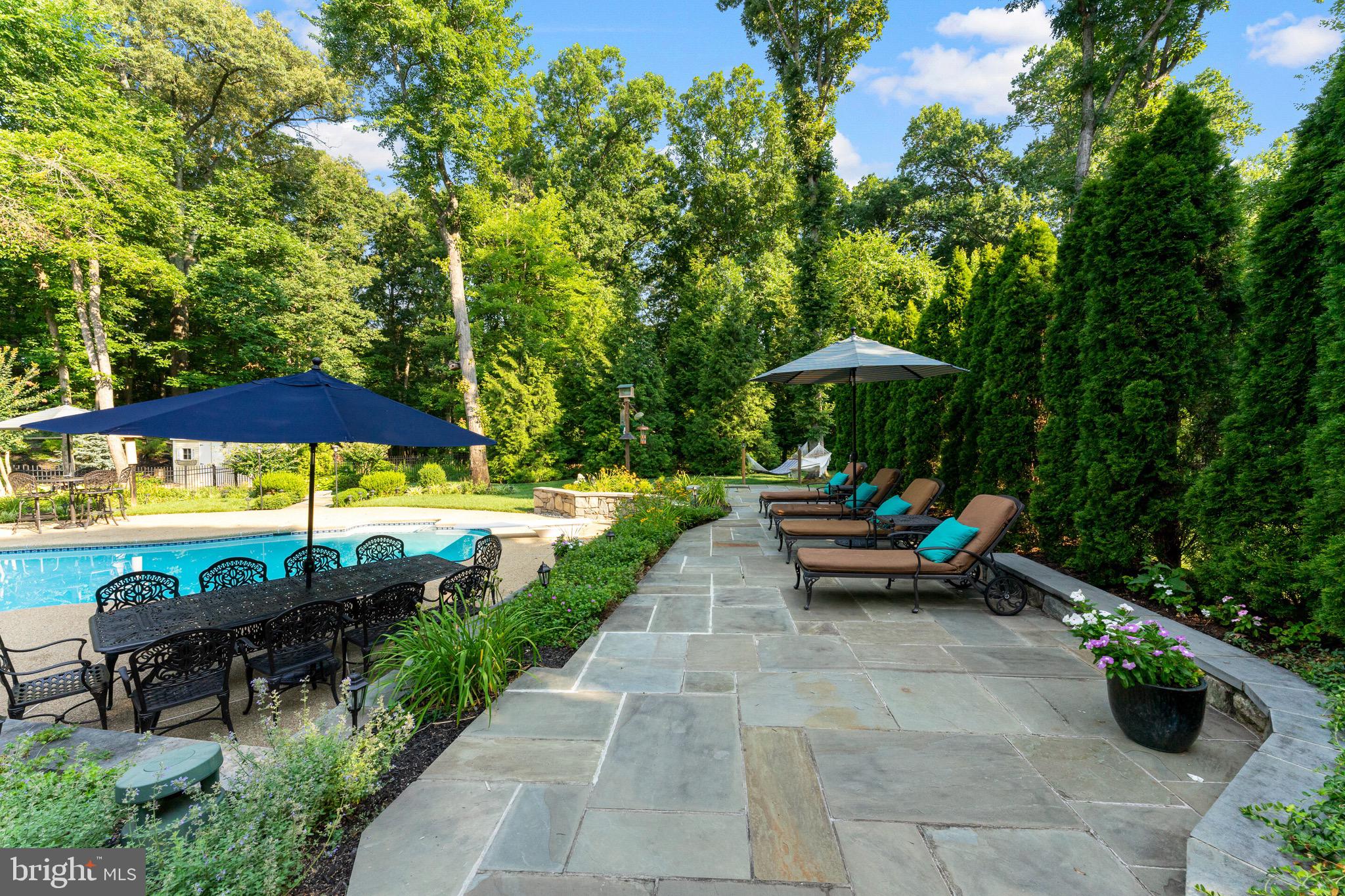 OAKTON CHASE - Residential