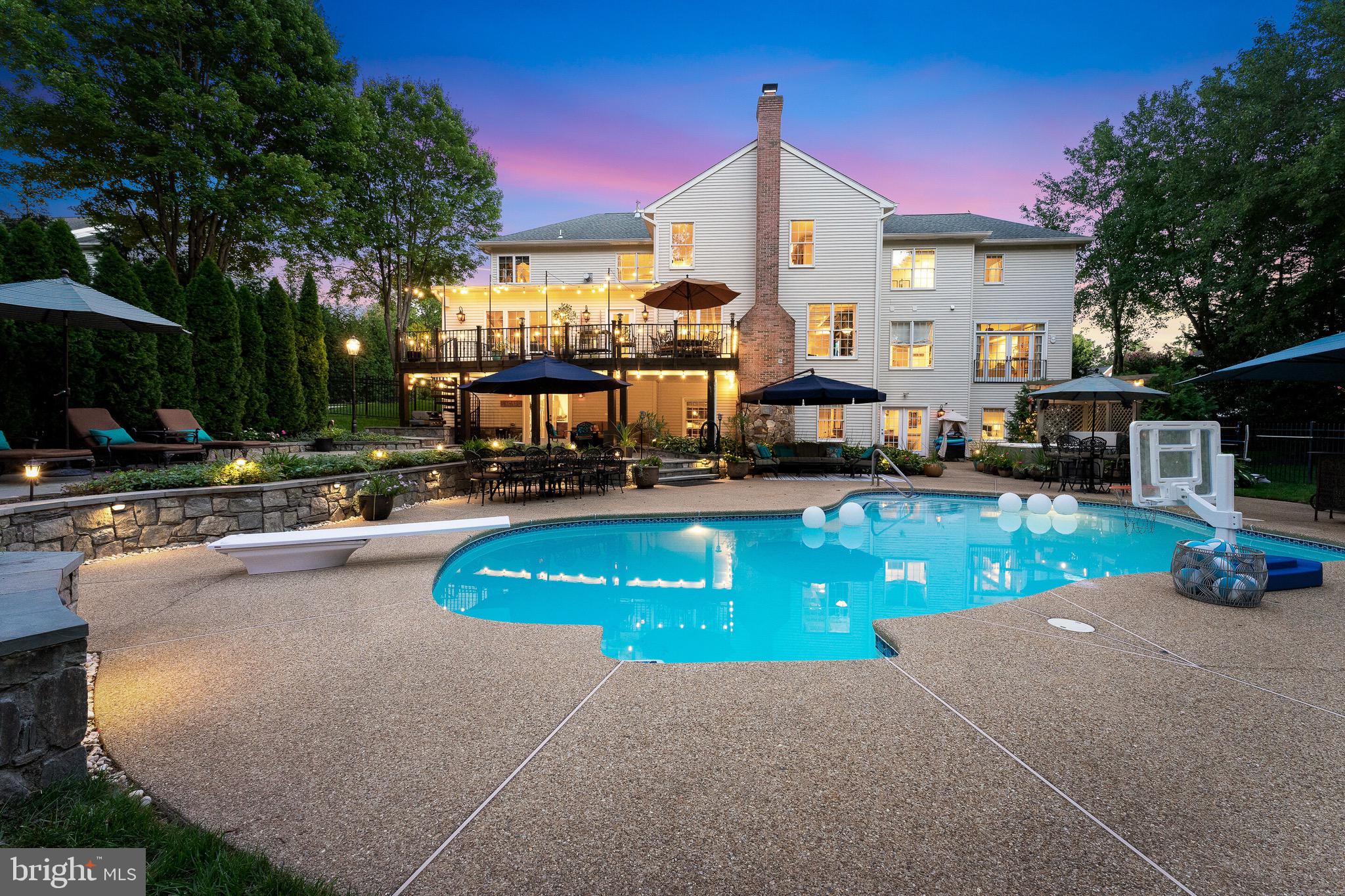 OAKTON CHASE - Residential