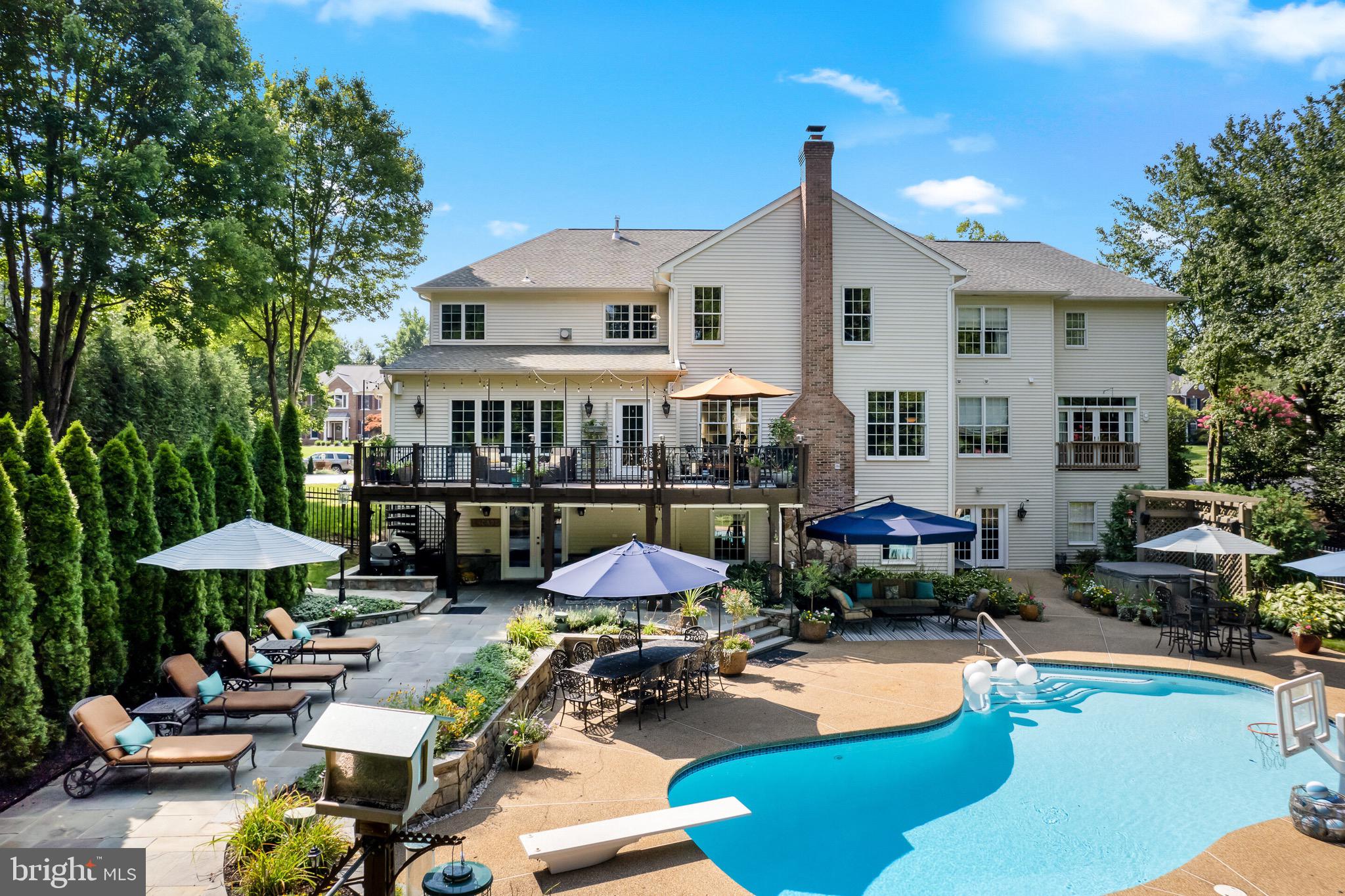OAKTON CHASE - Residential