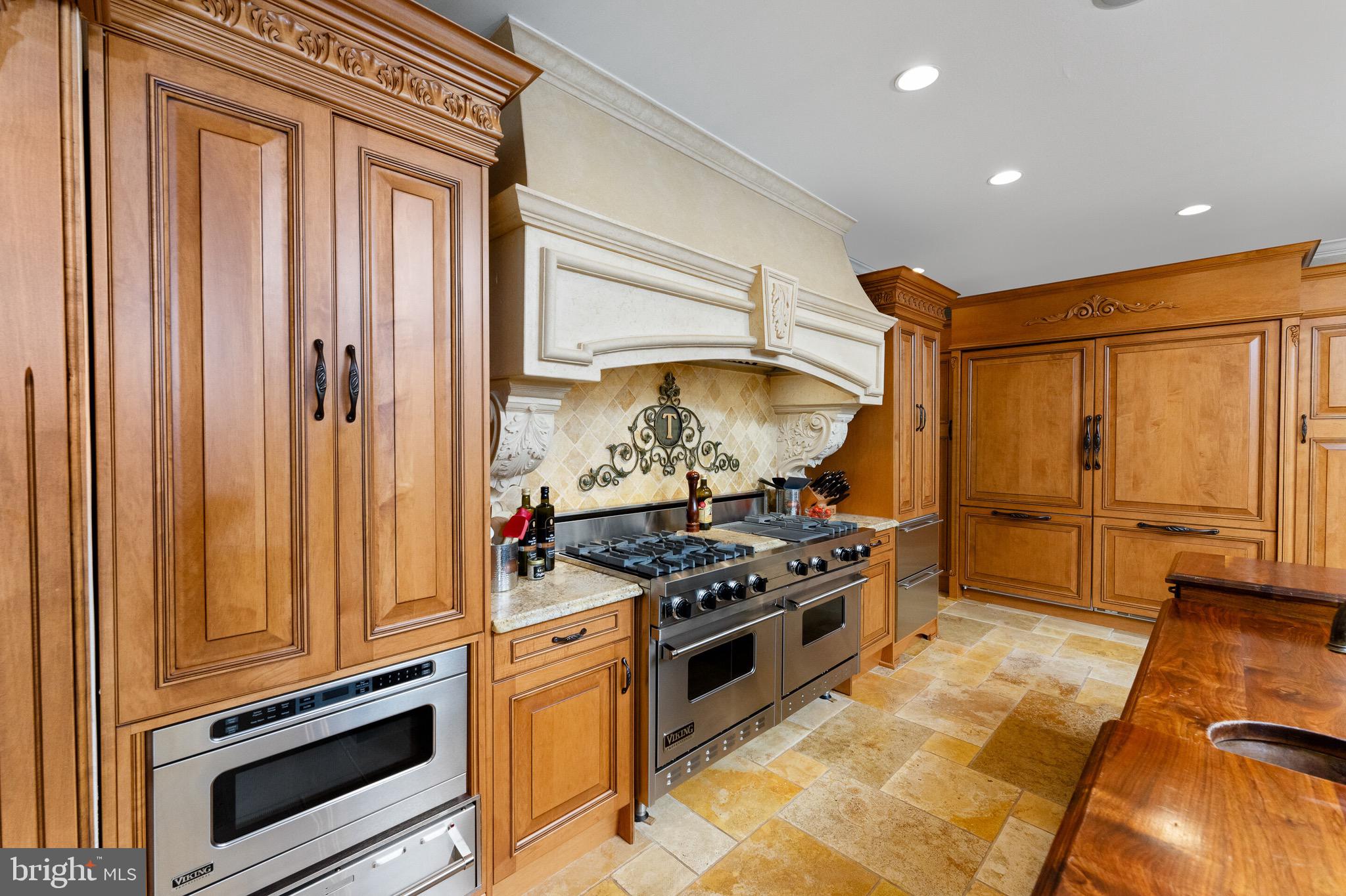 OAKTON CHASE - Residential