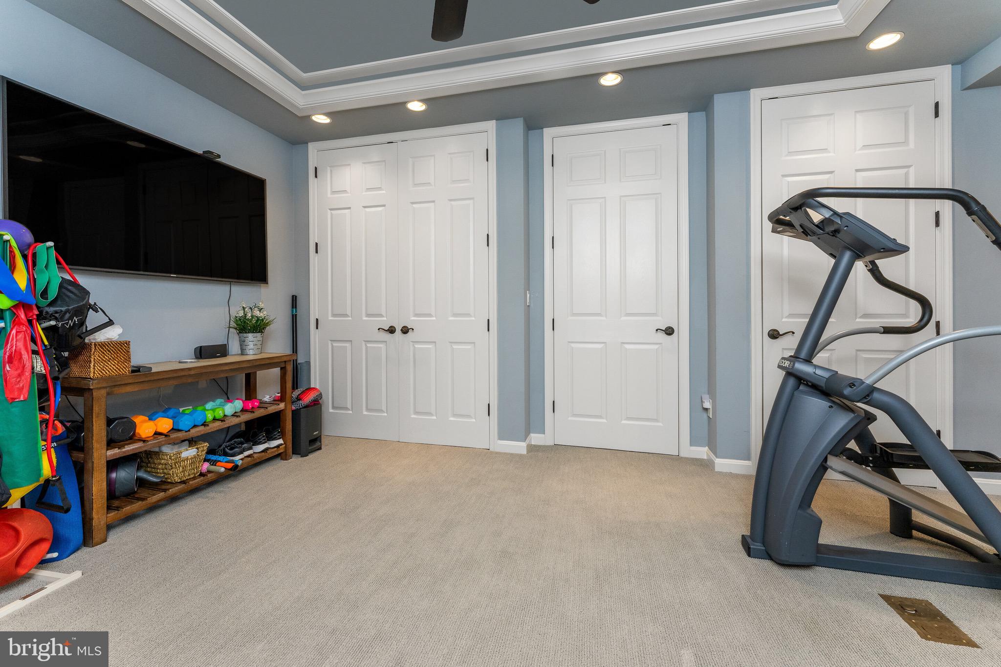 OAKTON CHASE - Residential