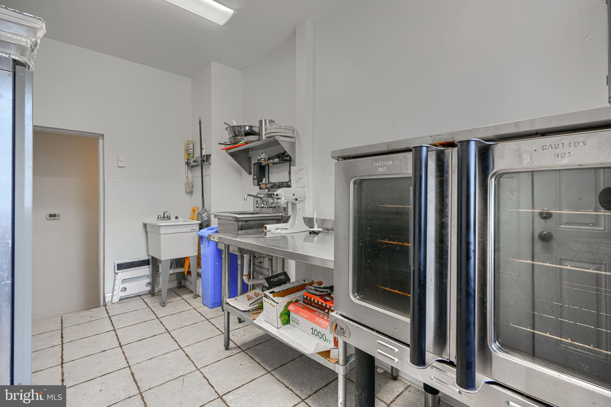 HIGHLANDTOWN - Commercial Sale