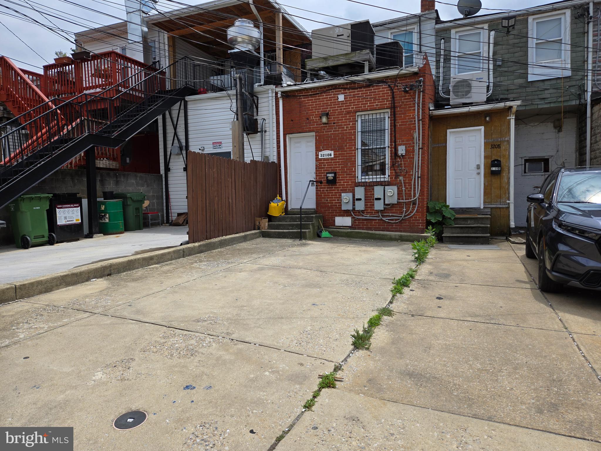 HIGHLANDTOWN - Commercial Sale