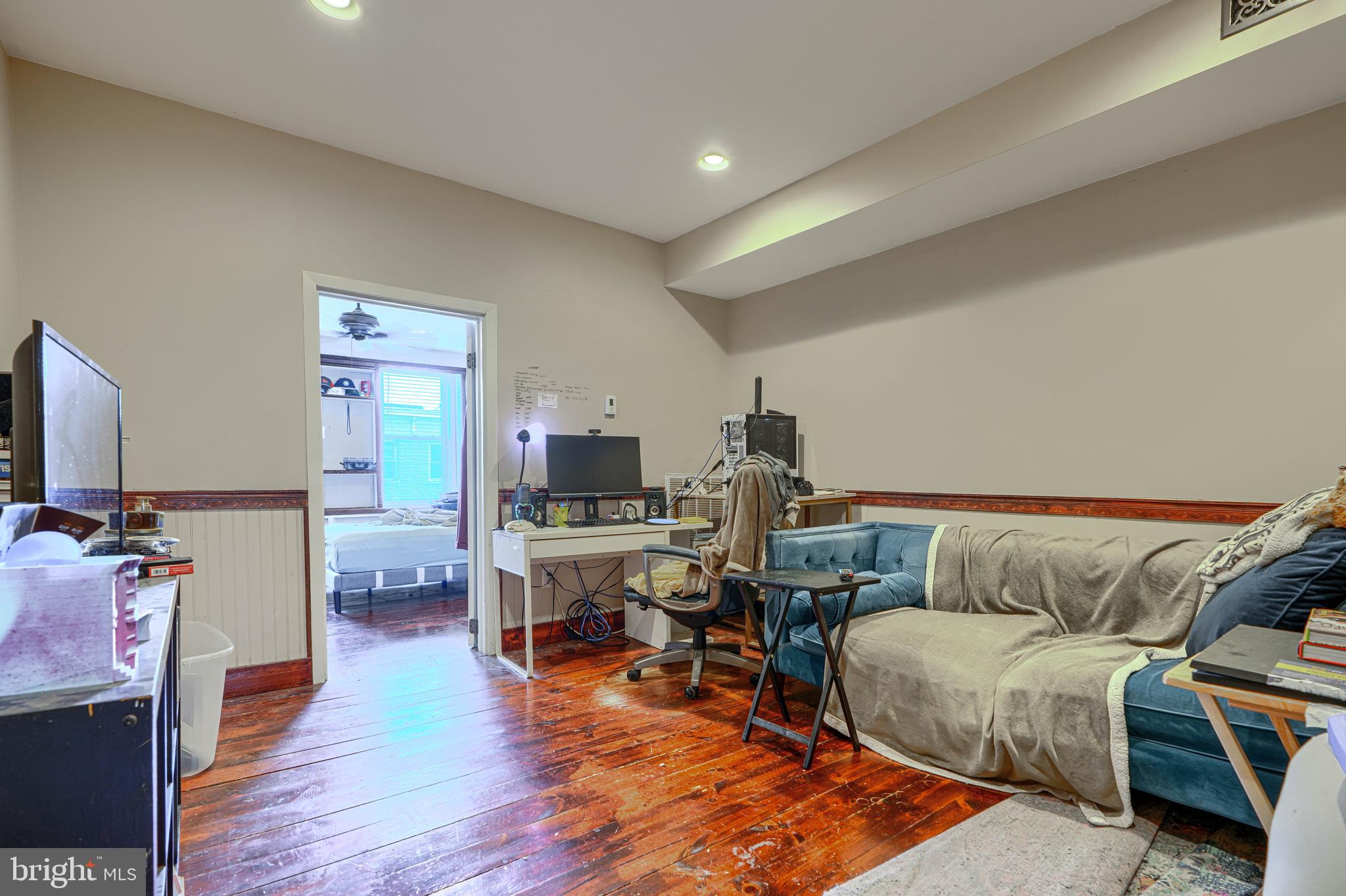 HIGHLANDTOWN - Commercial Sale