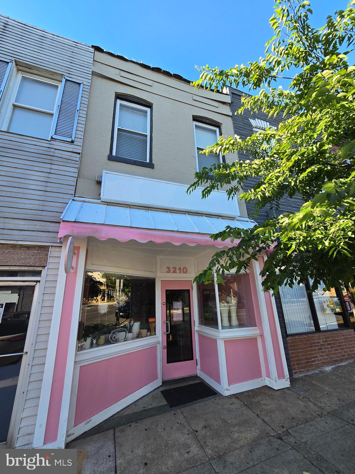 HIGHLANDTOWN - Commercial Sale