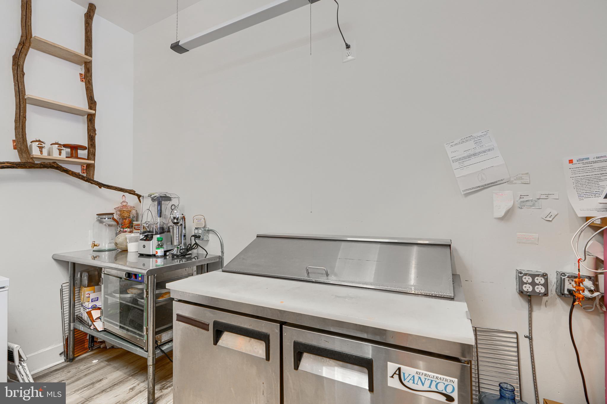 HIGHLANDTOWN - Commercial Sale