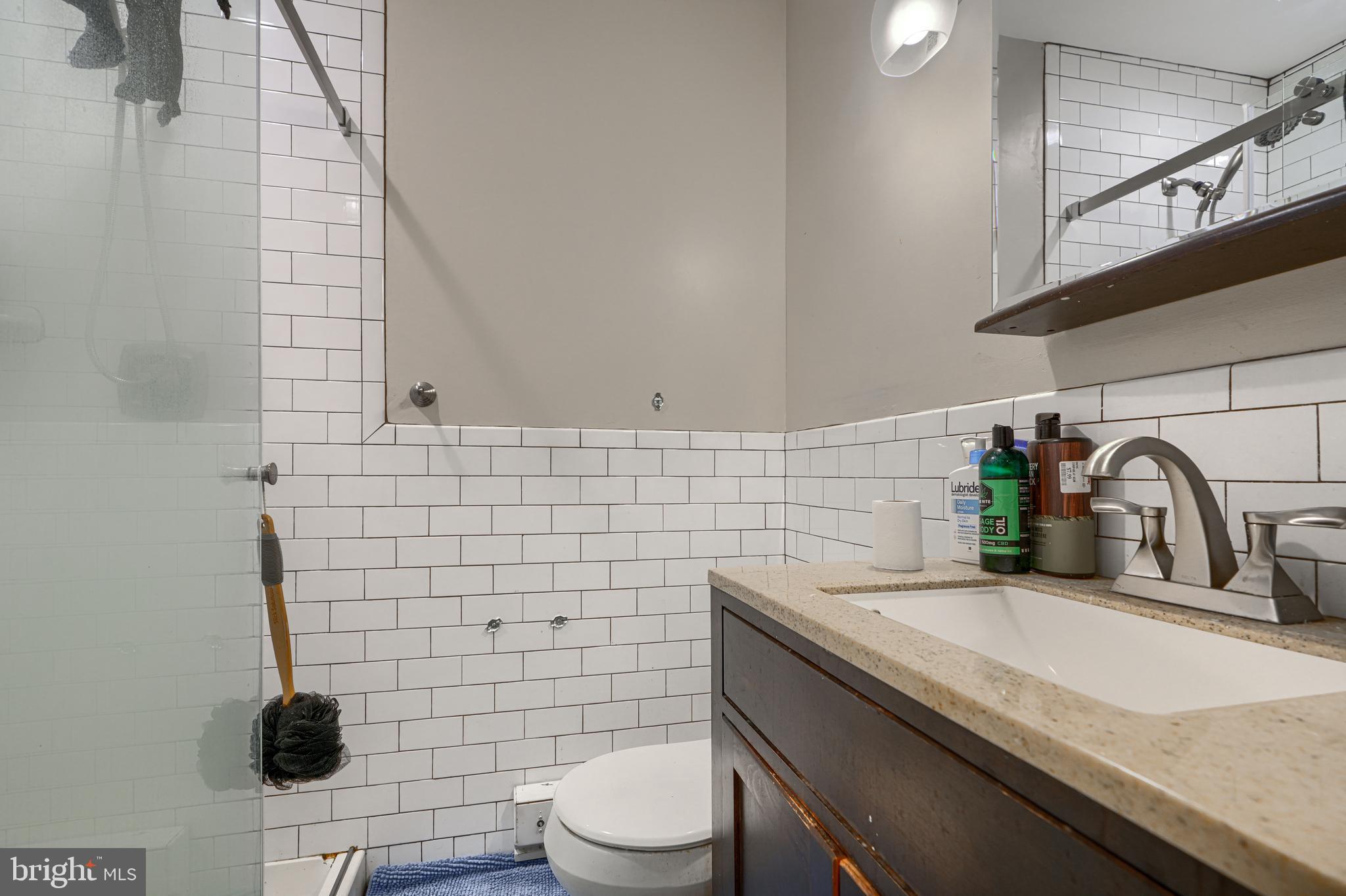 HIGHLANDTOWN - Commercial Sale