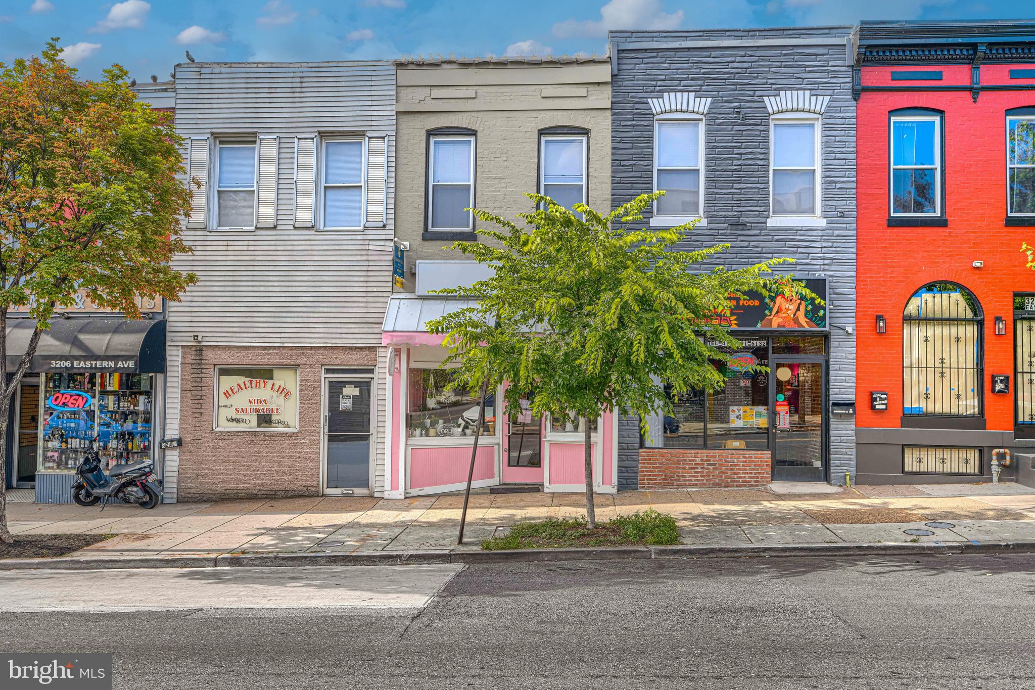 HIGHLANDTOWN - Commercial Sale