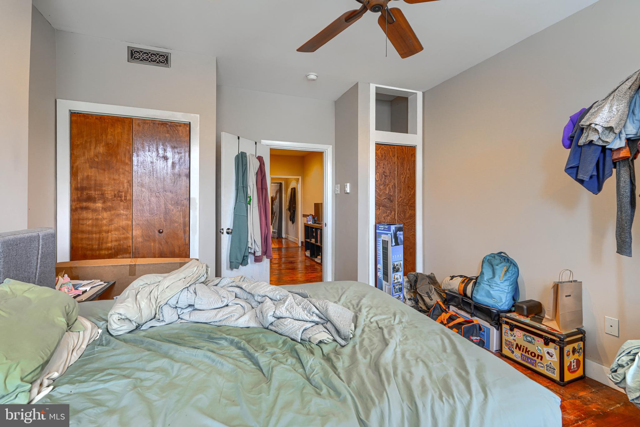 HIGHLANDTOWN - Commercial Sale