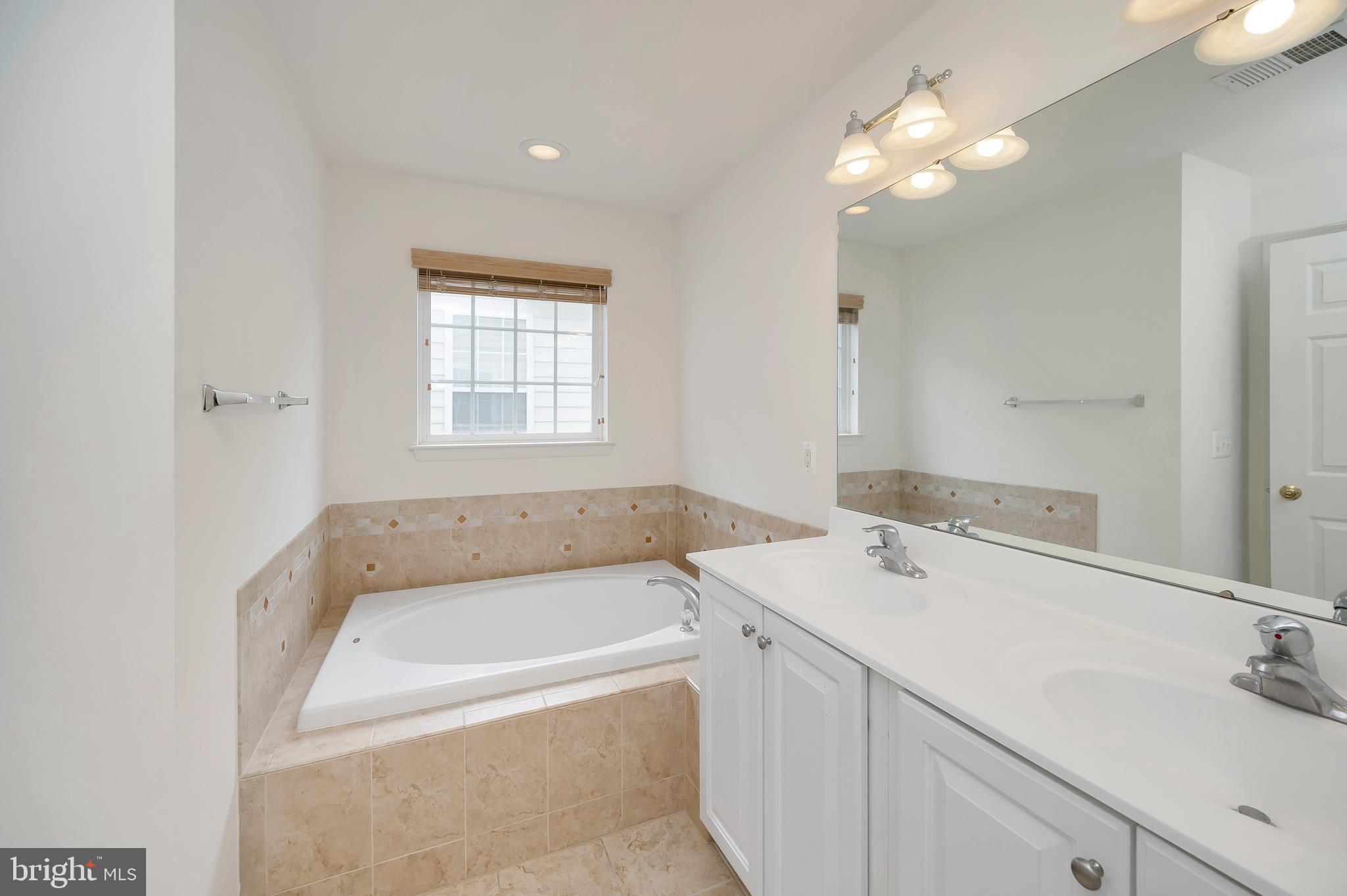 LORTON OVERLOOK - Residential Lease