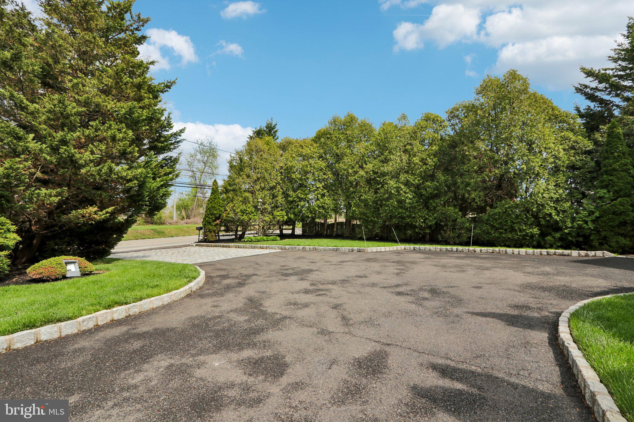 MAPLE GLEN - Residential