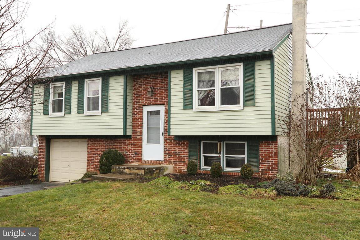 Single home on 1/2 acre lot in Donegal School District. Finished lower level. Needs some cosmetics. Enjoy the country air on your deck.