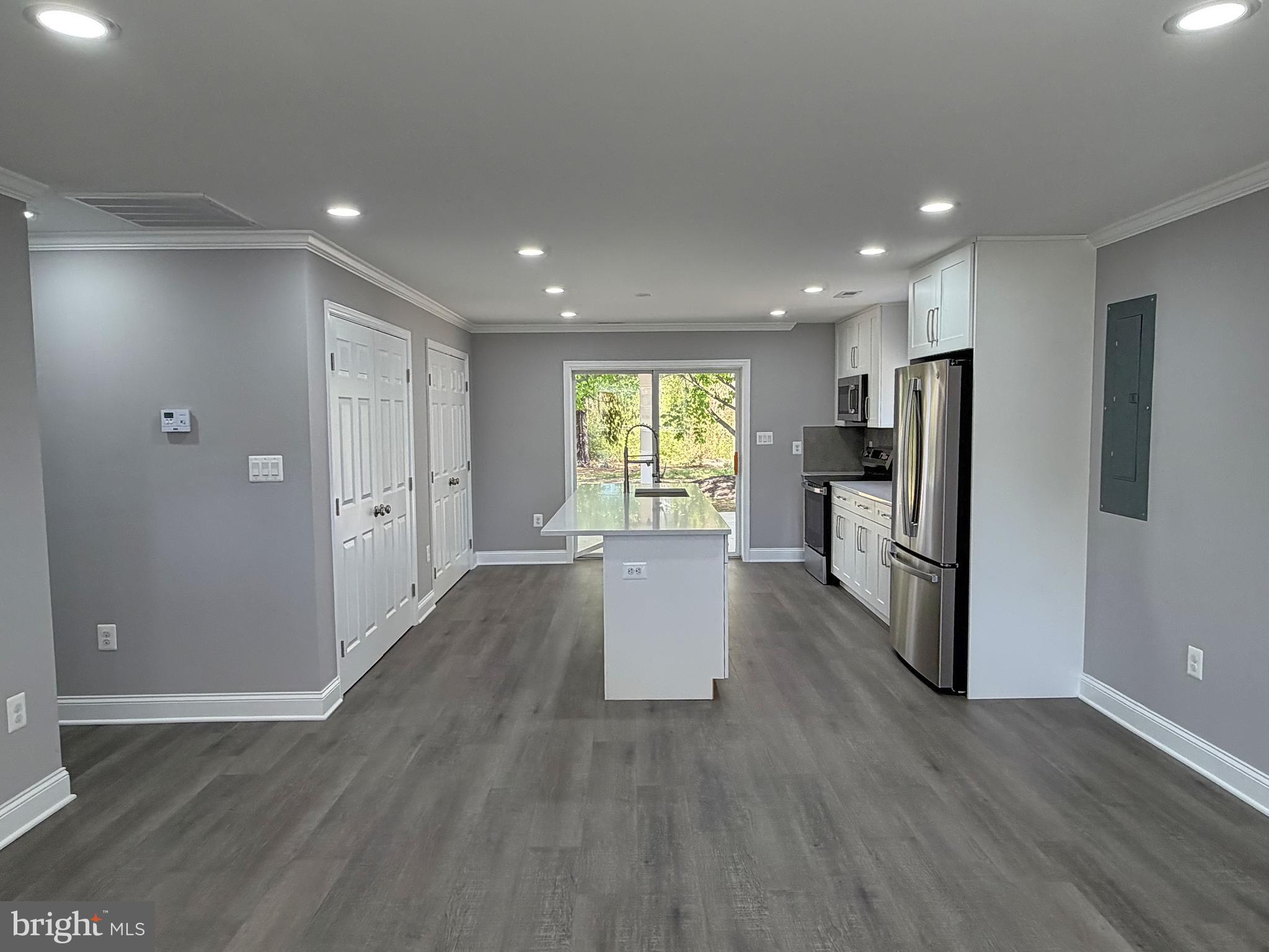 SHORELAND - Residential