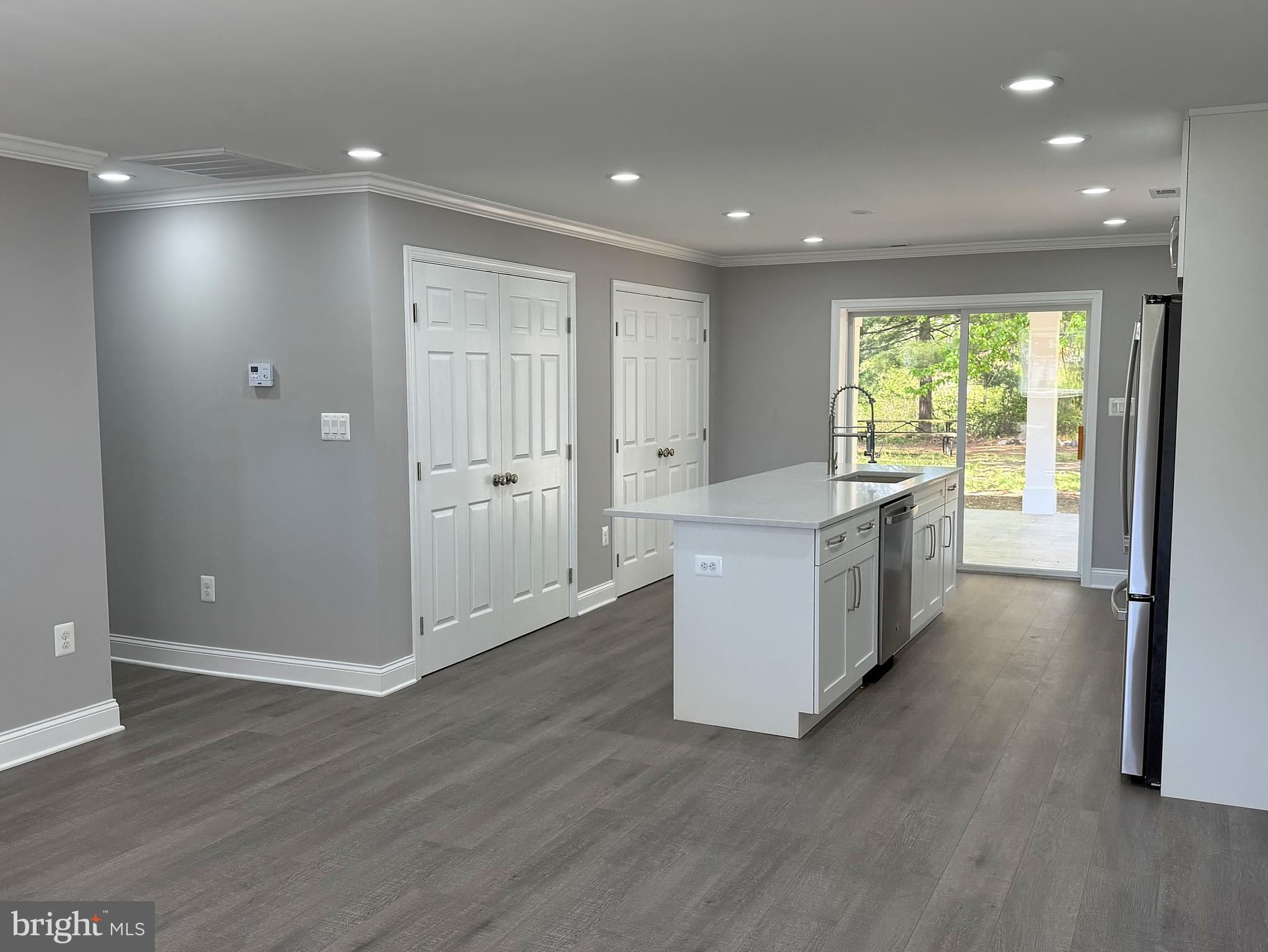 SHORELAND - Residential