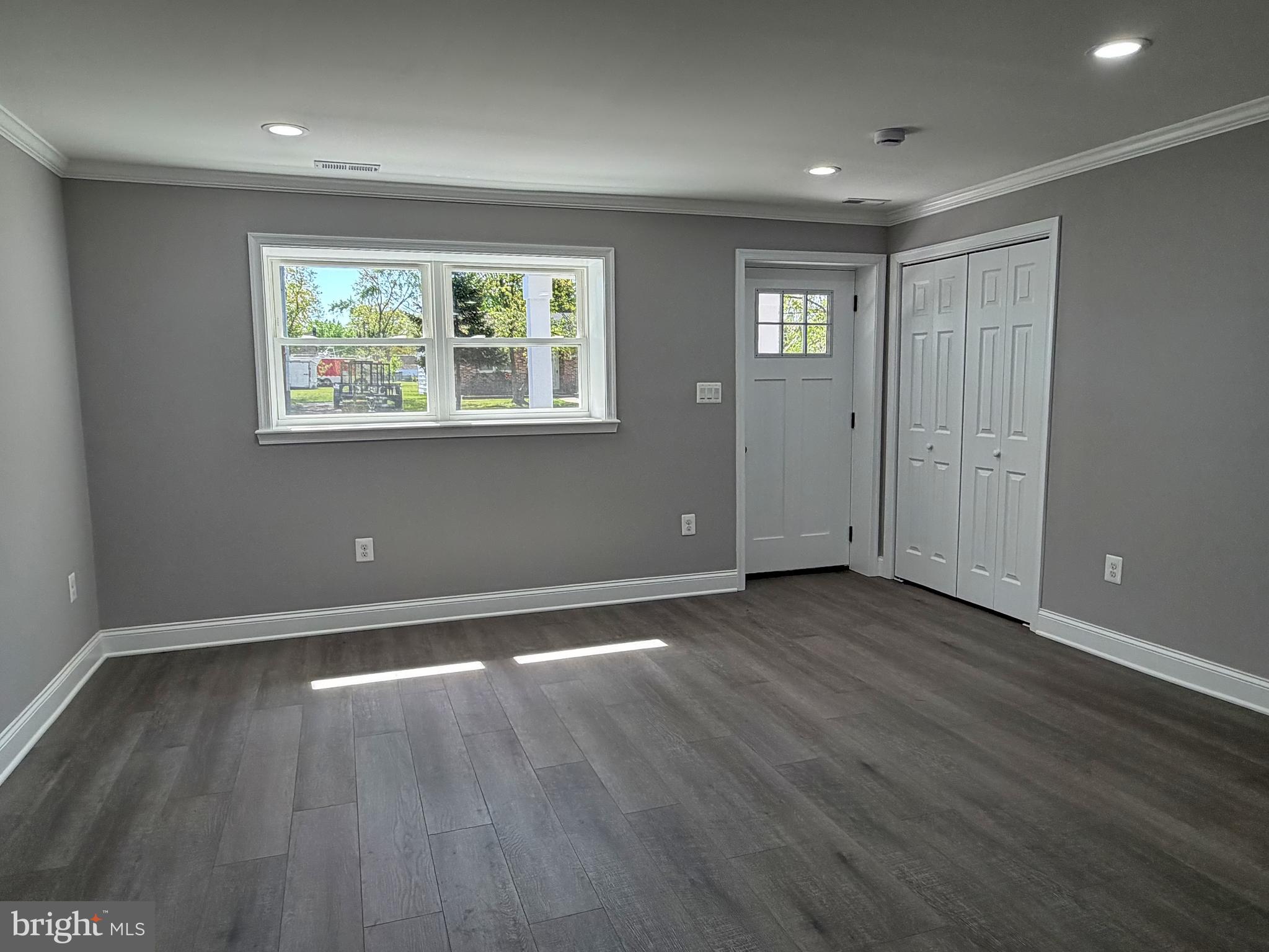 SHORELAND - Residential