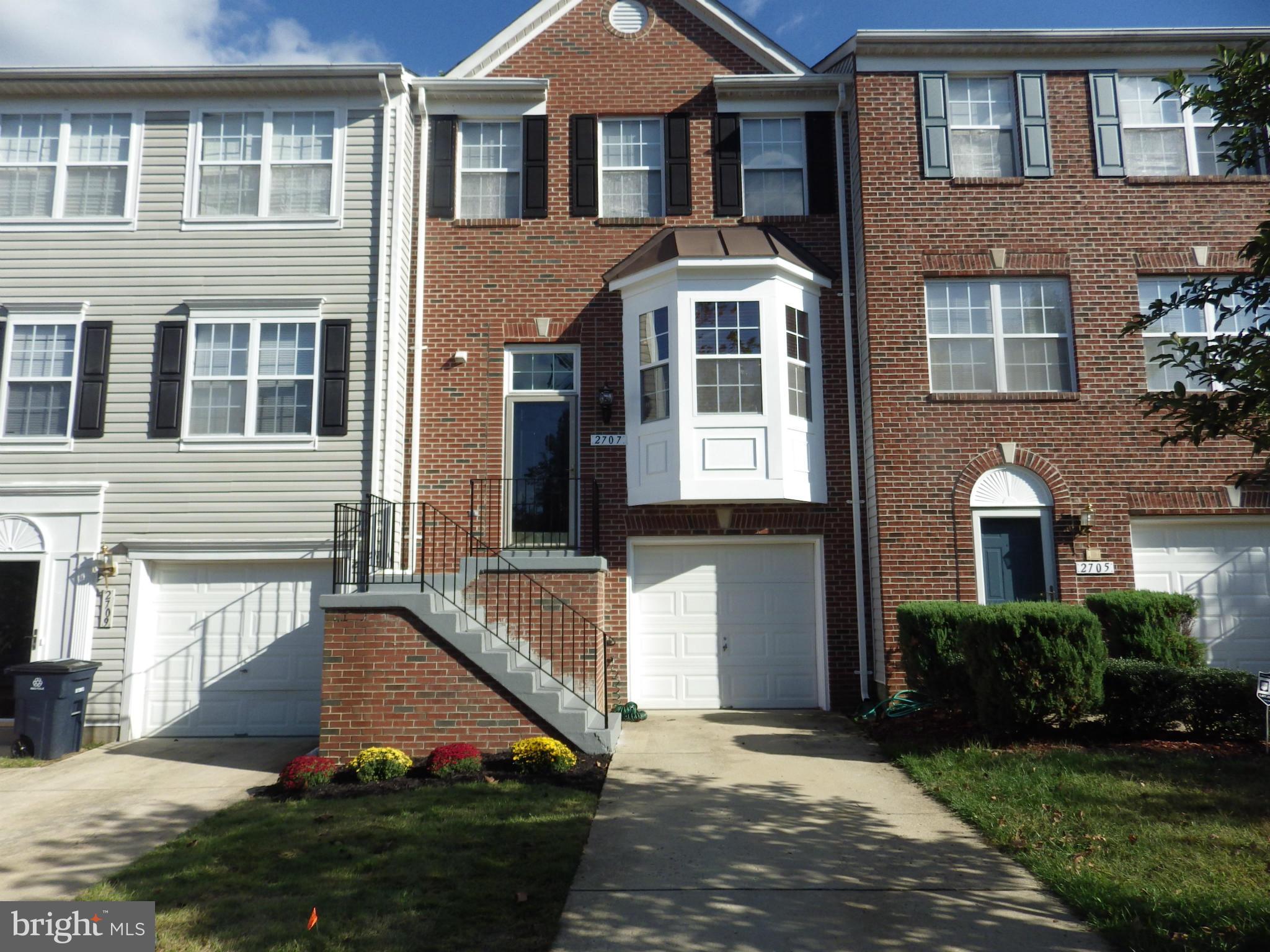 Beautiful and well kept town home set in the quiet community of Bellehaven Estates.  Close to the Metro, CH Flowers HS, shopping and all major highways within minutes of leaving home.  Personal touches throughout.Hardwood floors, fresh paint, ceramic tile in kitchen and bathes, granite counter tops. Home has it all!!!!