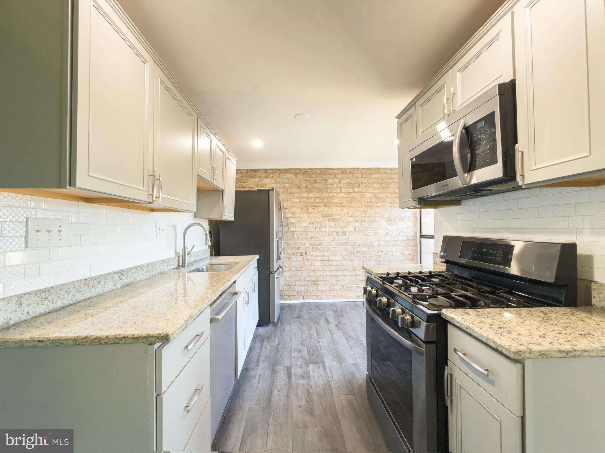 HUNTLEY SQUARE CONDOMINIUMS - Residential