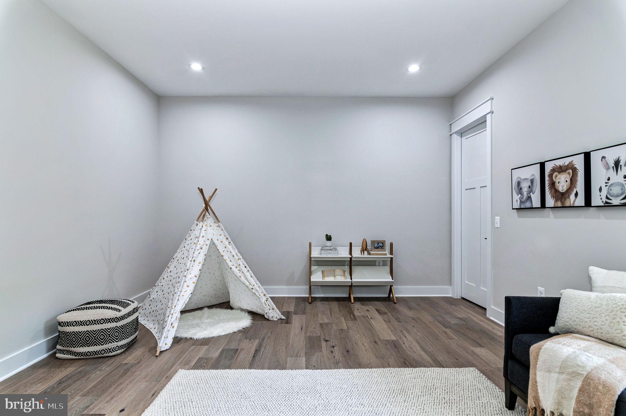 POPLAR HEIGHTS - Residential