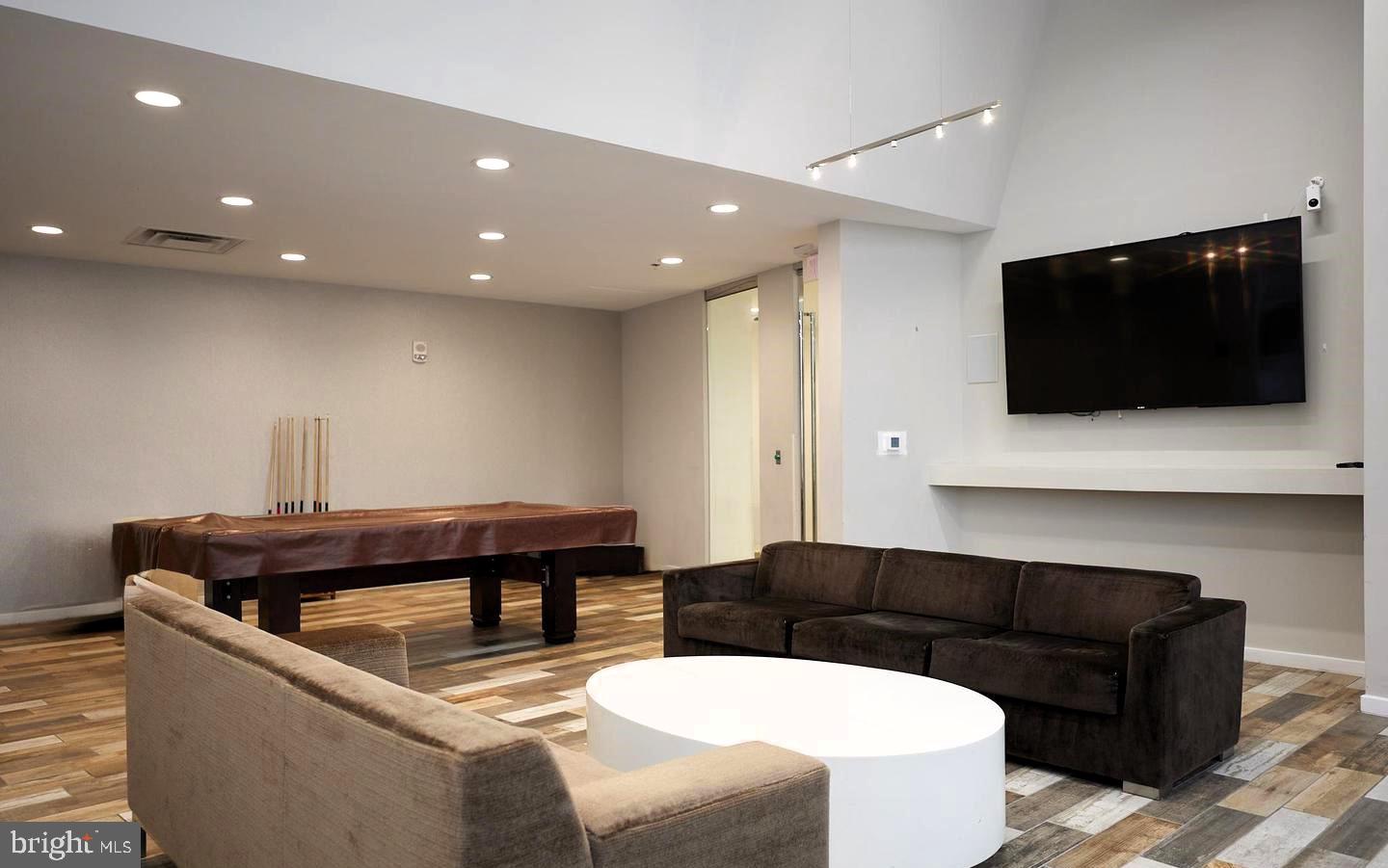 ONE INDEPENDENCE PLAZA A - Residential