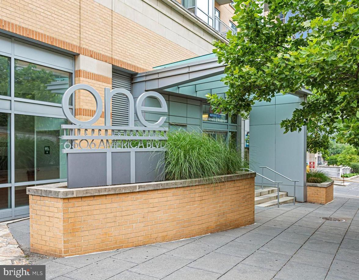 ONE INDEPENDENCE PLAZA A - Residential