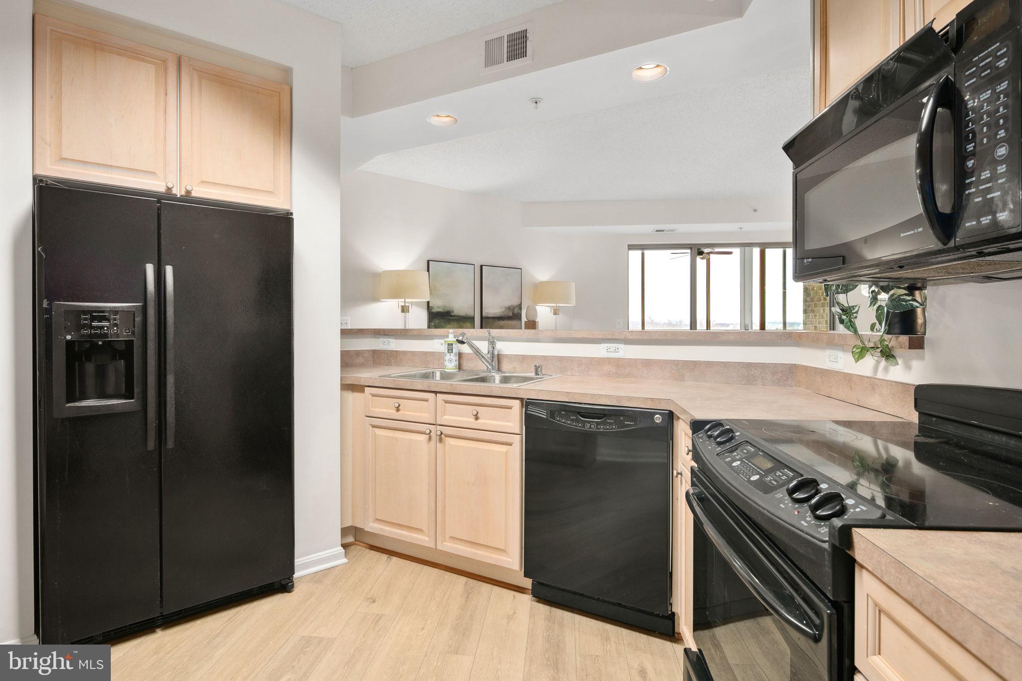 LEISURE WORLD - Residential