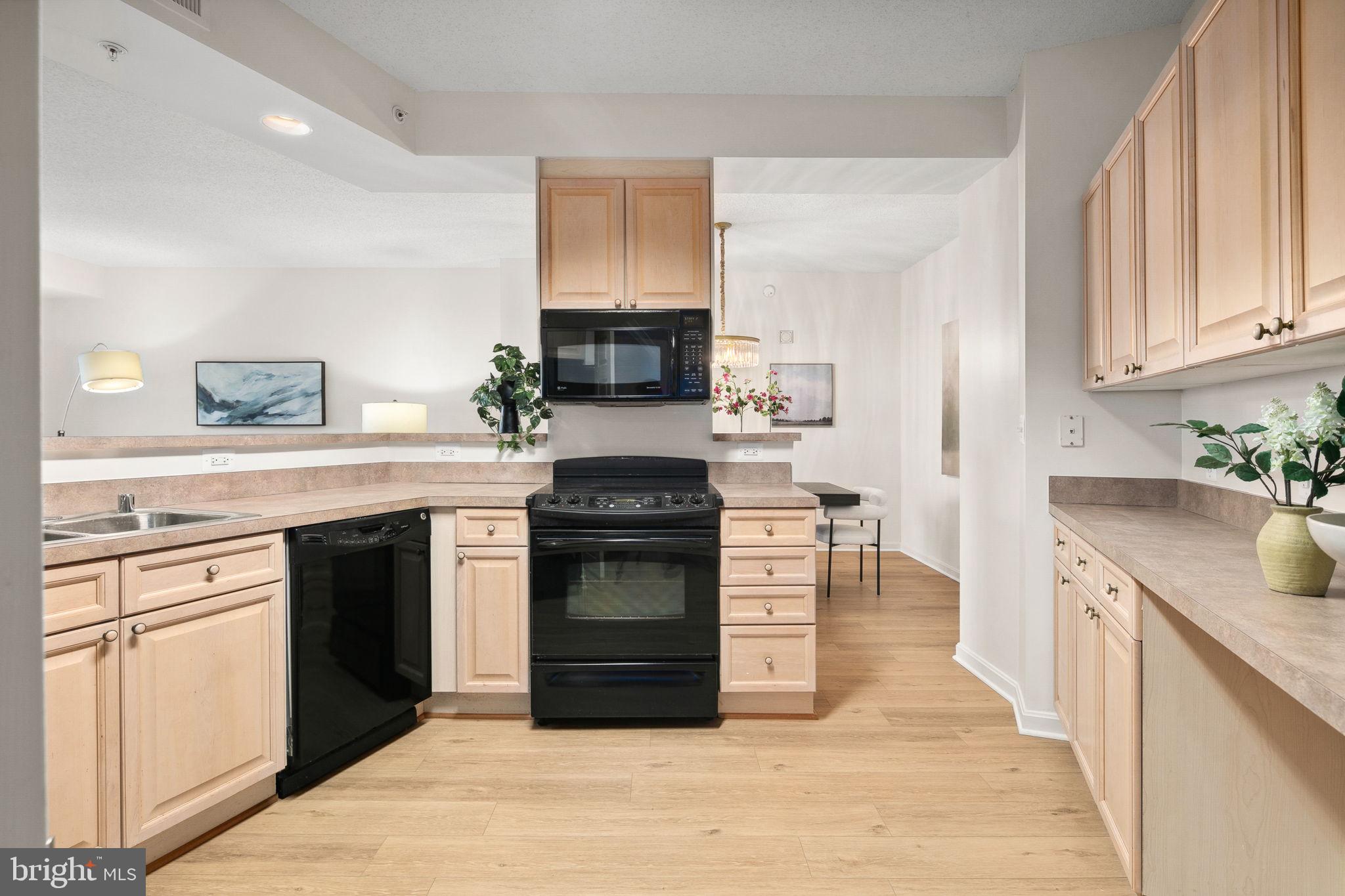 LEISURE WORLD - Residential