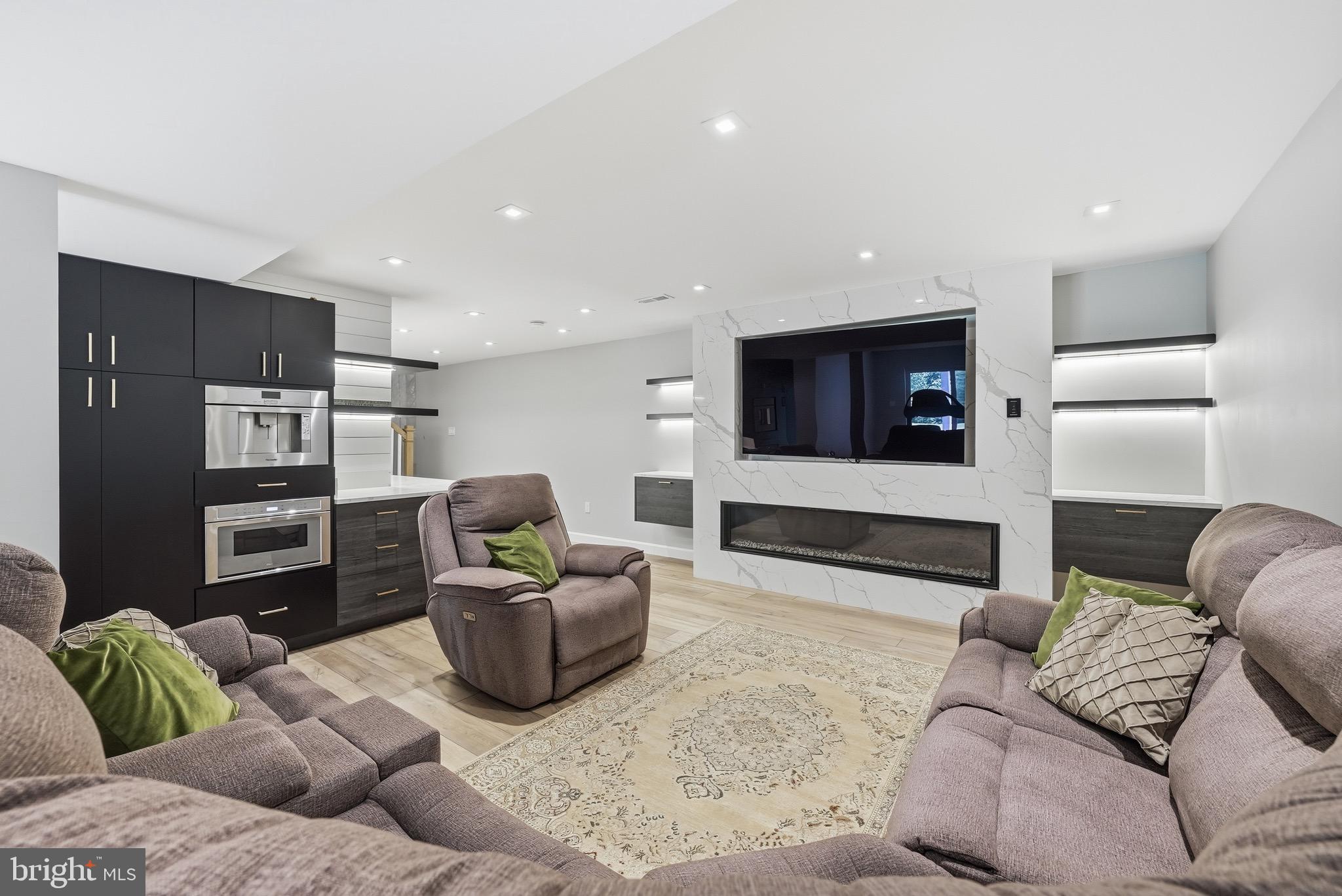 FAIRFAX STATION - Residential