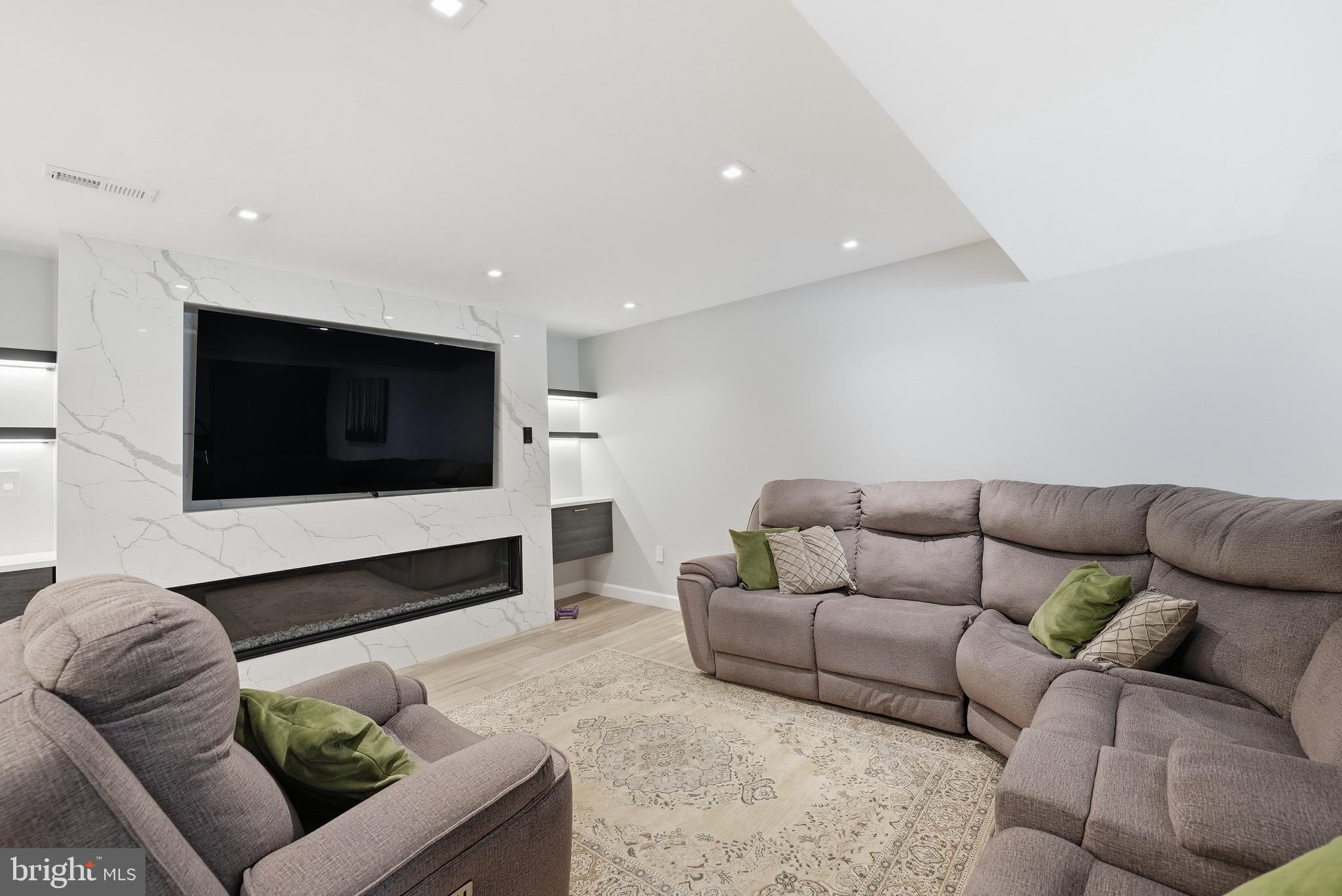 FAIRFAX STATION - Residential