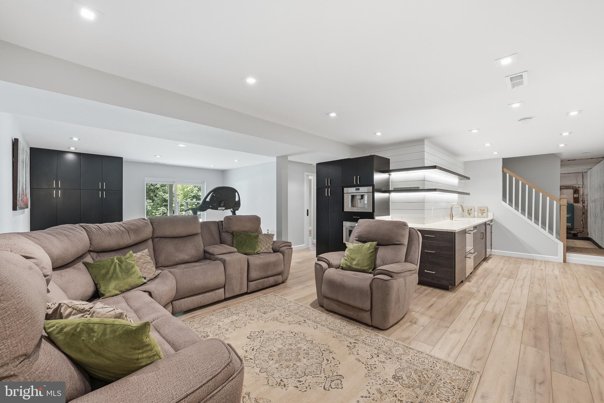 FAIRFAX STATION - Residential
