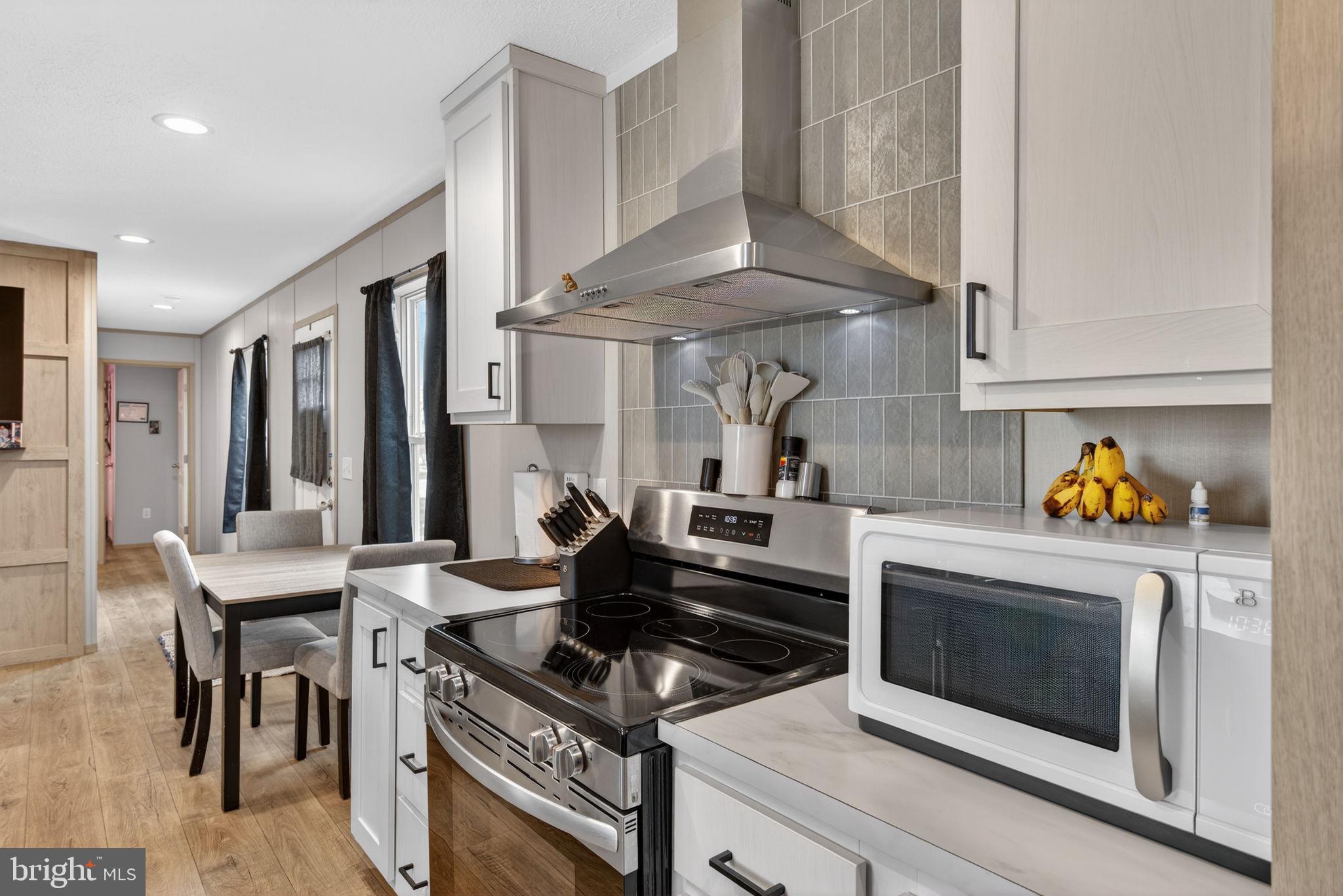 REGENCY WOODS - Residential