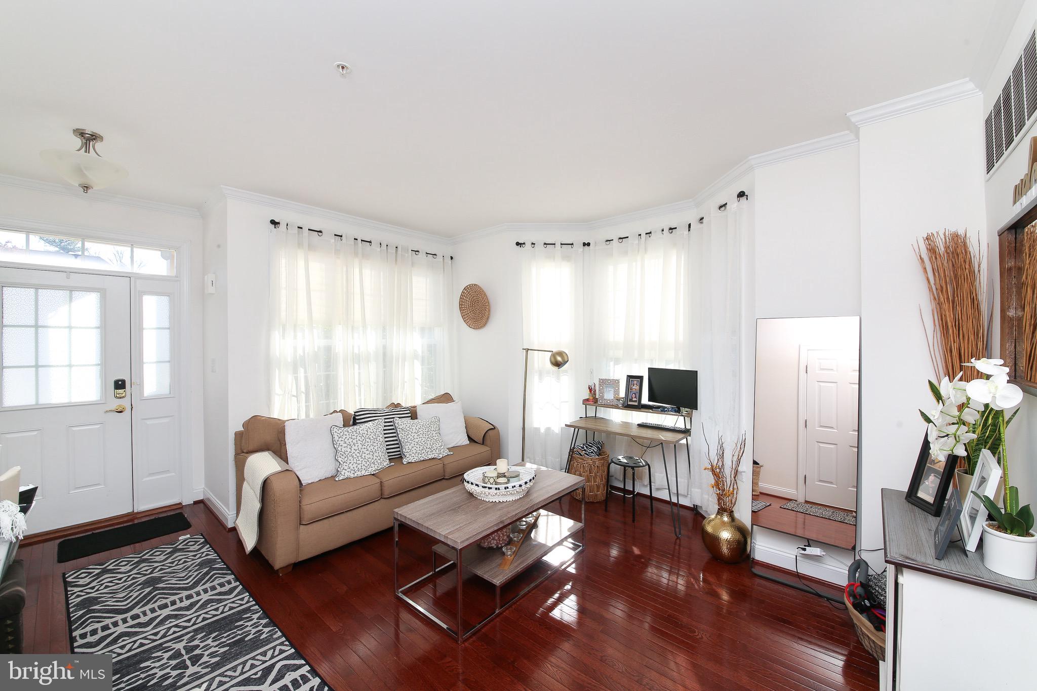 TH AT HERITAGE CNTR - Residential Lease