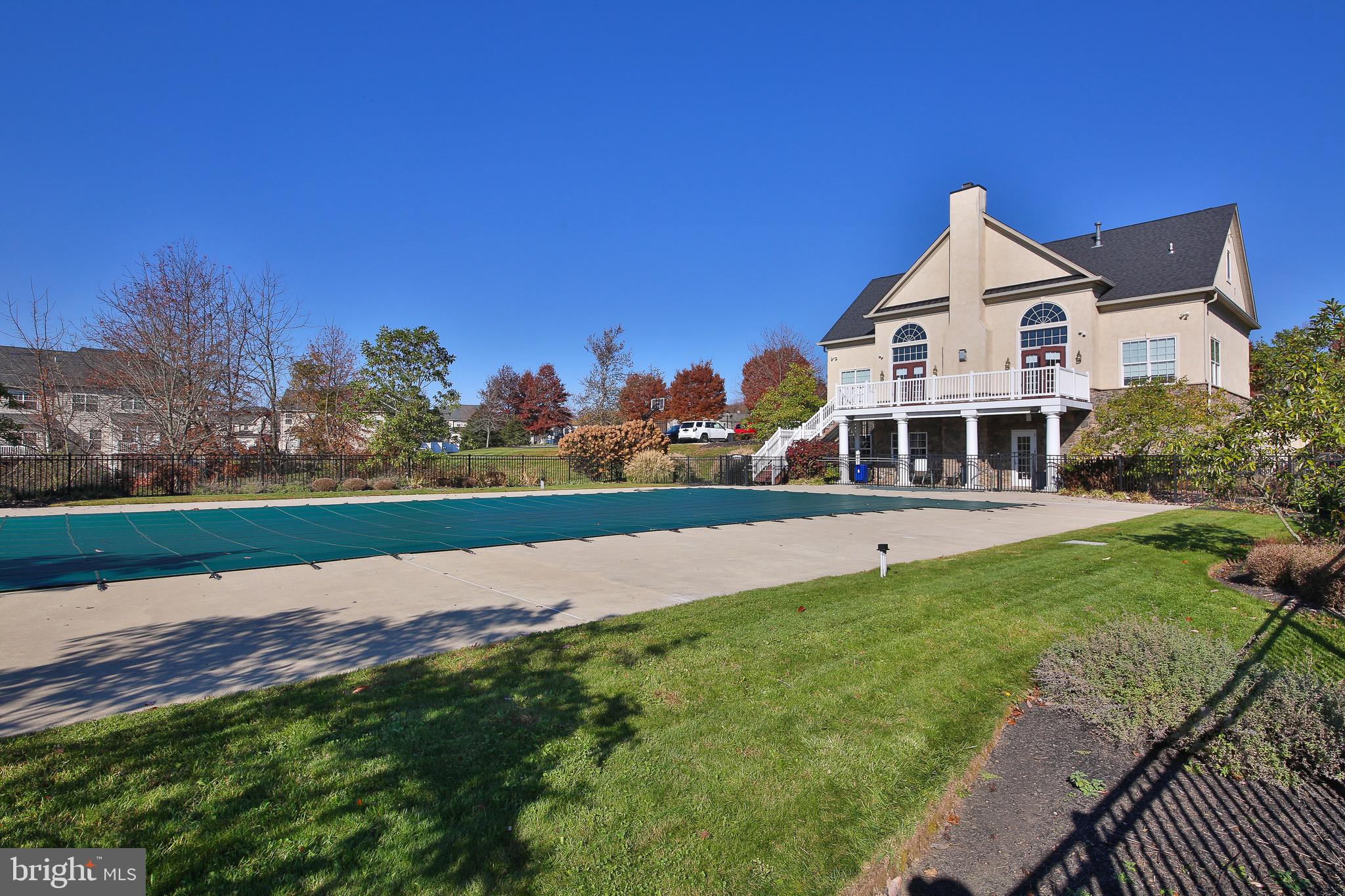 TH AT HERITAGE CNTR - Residential Lease