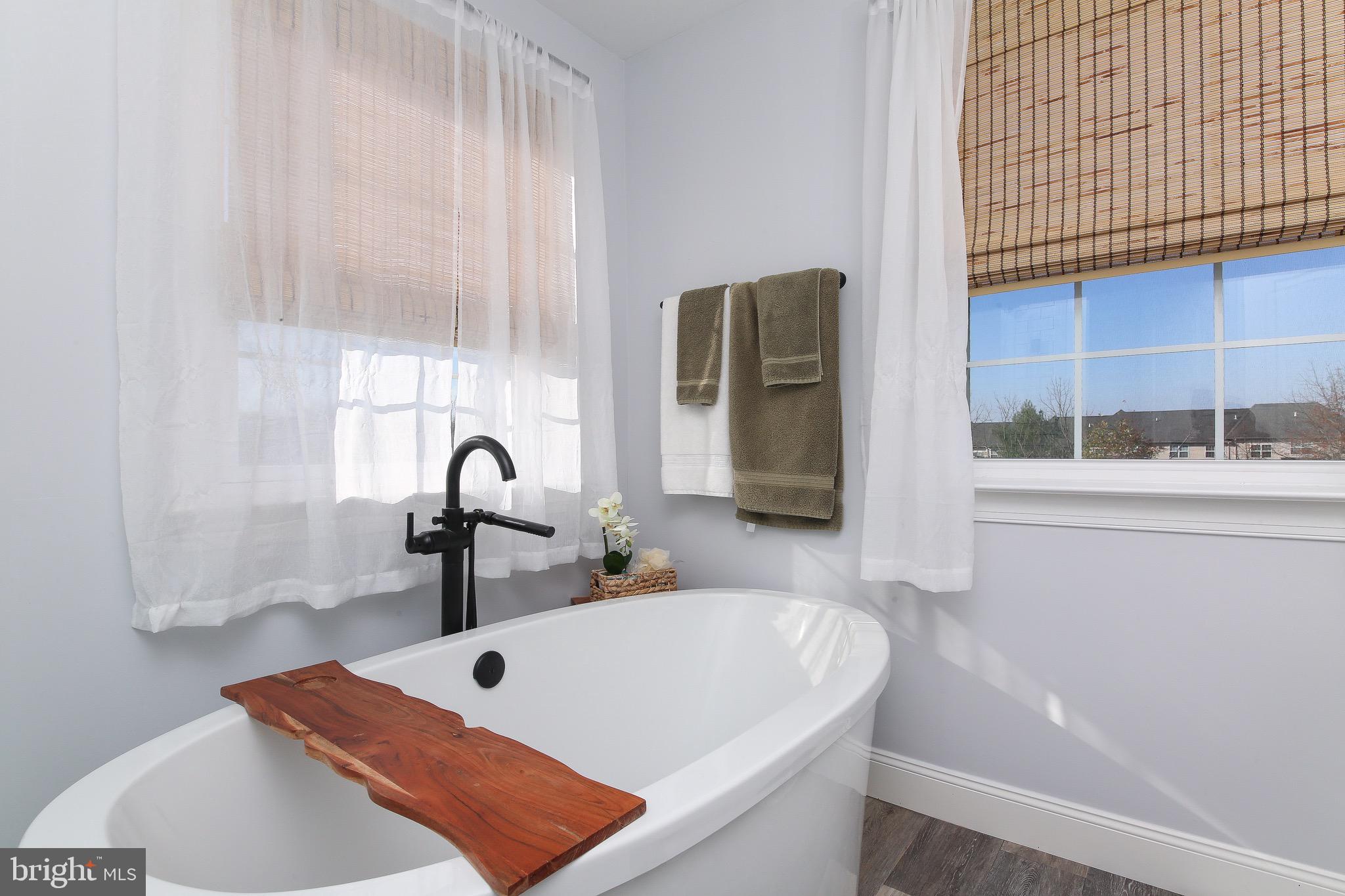TH AT HERITAGE CNTR - Residential Lease