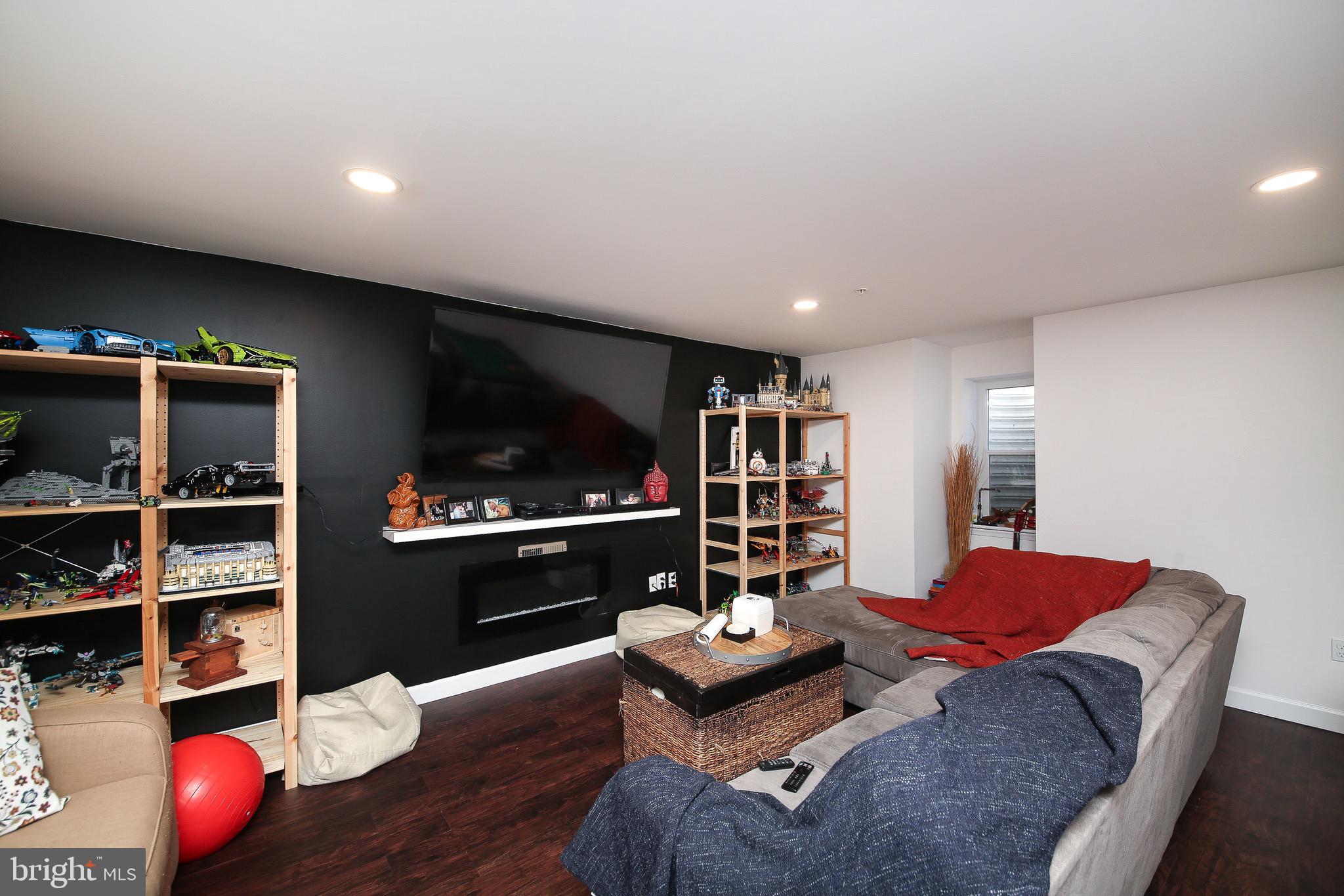TH AT HERITAGE CNTR - Residential Lease