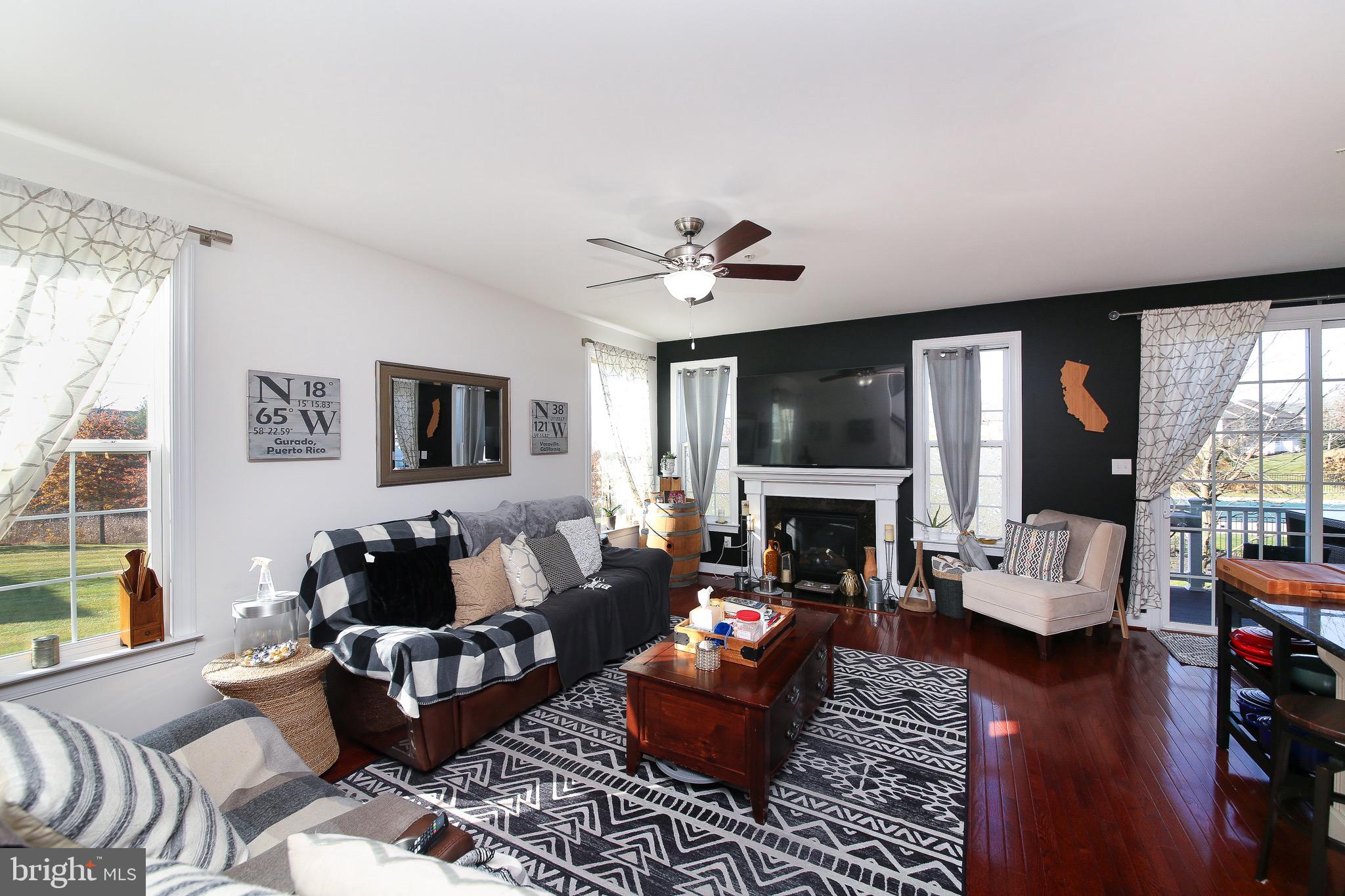TH AT HERITAGE CNTR - Residential Lease