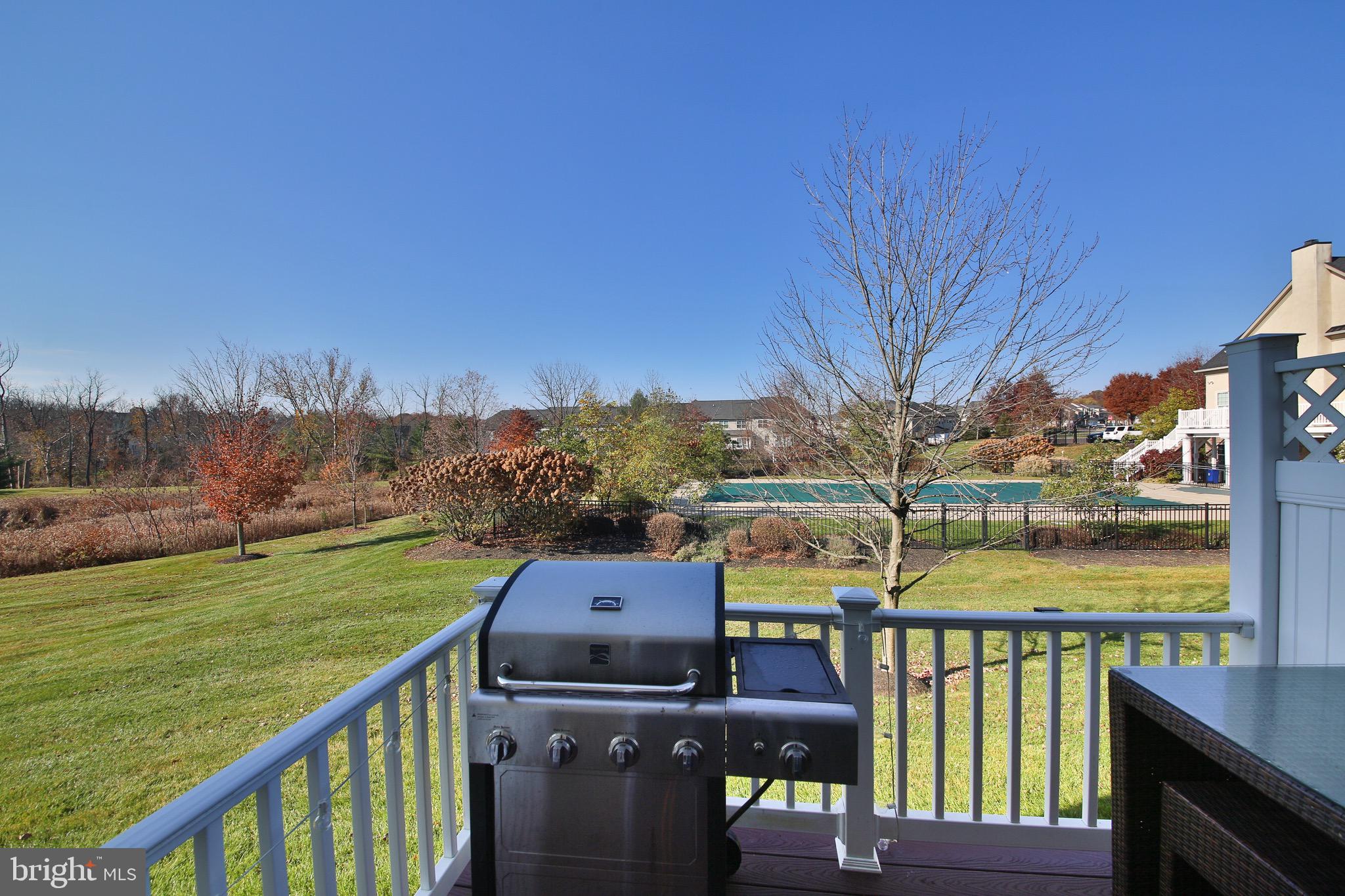 TH AT HERITAGE CNTR - Residential Lease